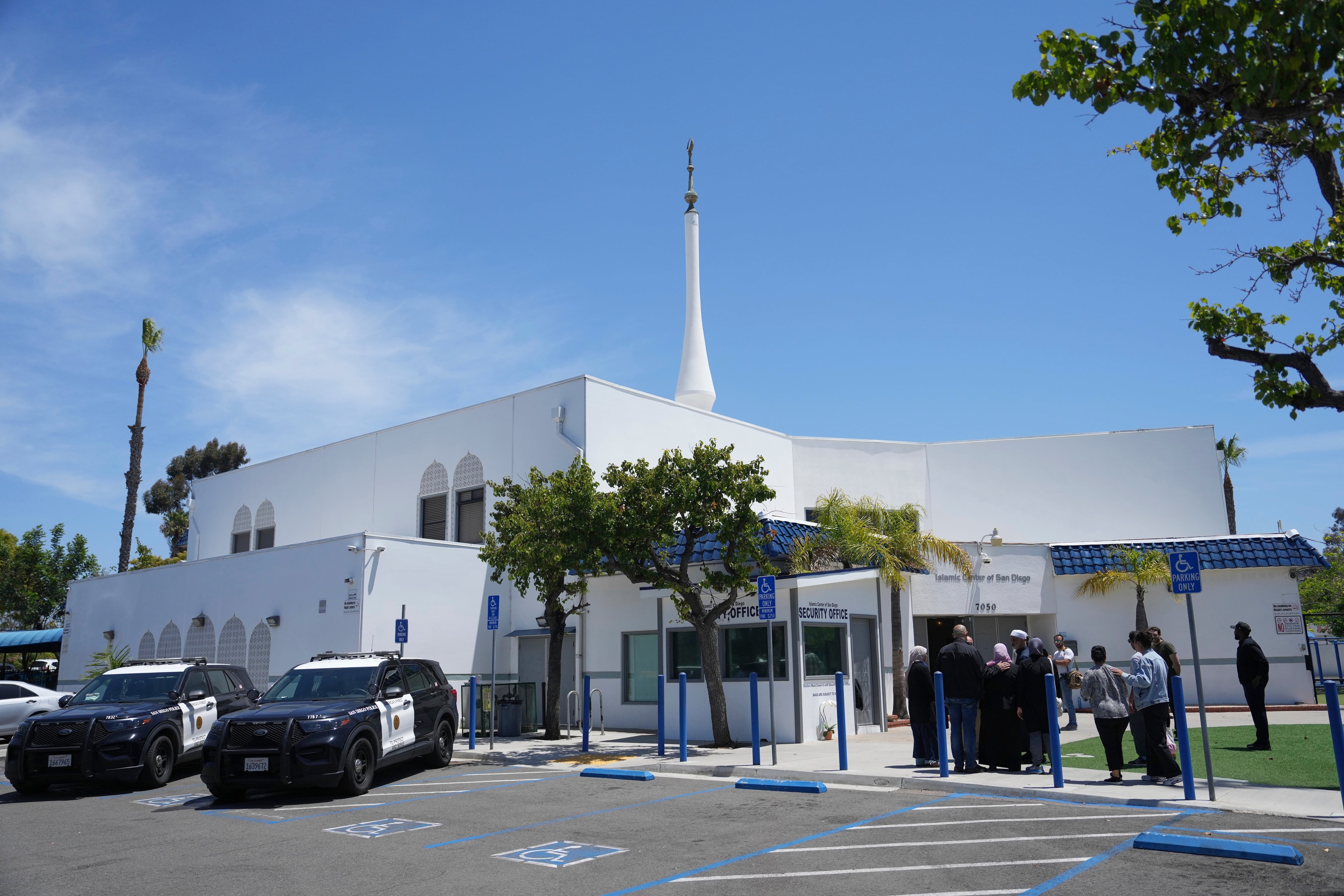 Imagen de la cobertura de: Acusan de asesinato a adolescente que transmitió en vivo tiroteo en mezquita de San Diego