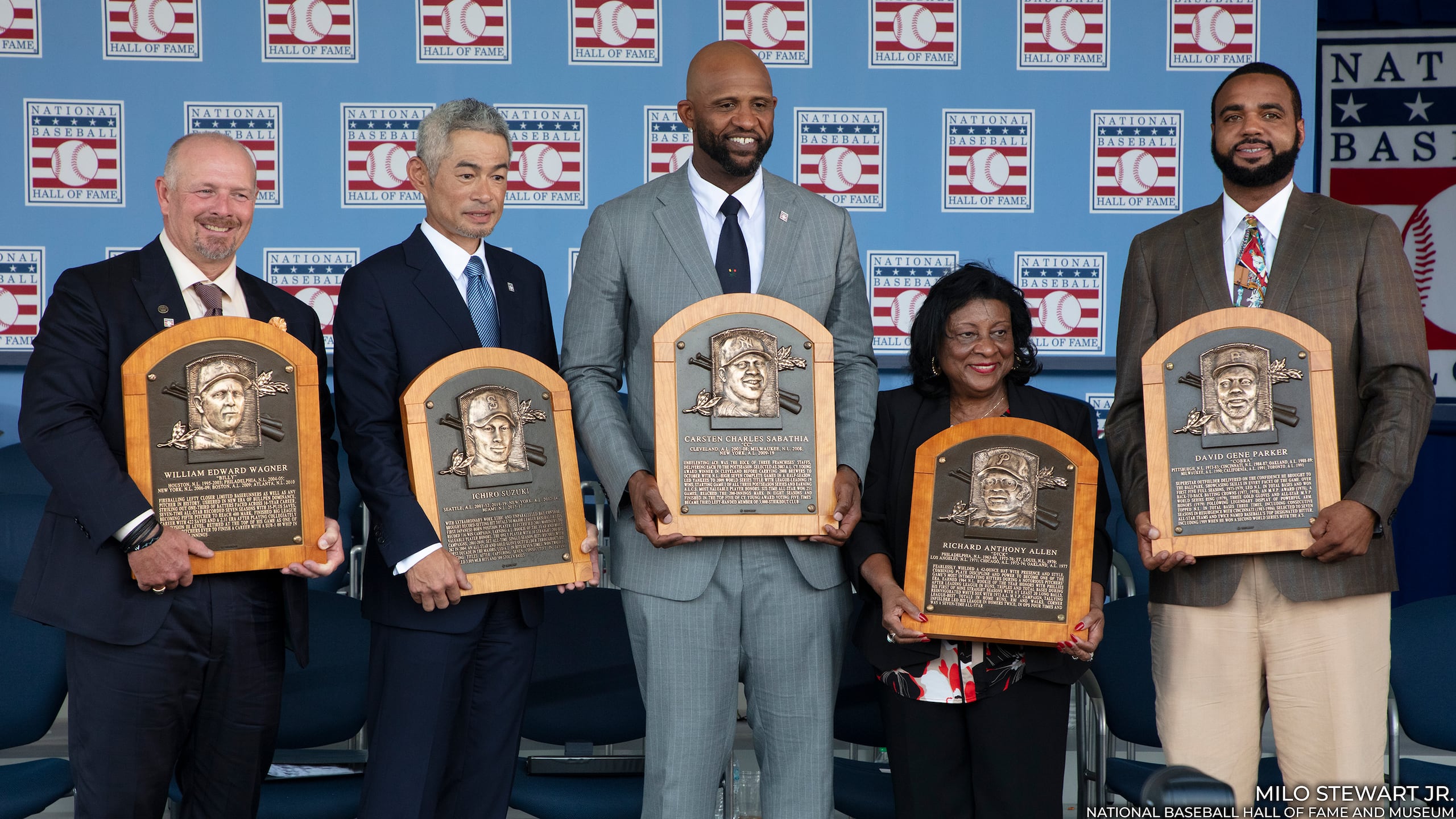 Grupo de exaltados al Salón de la Fama del Béisbol.