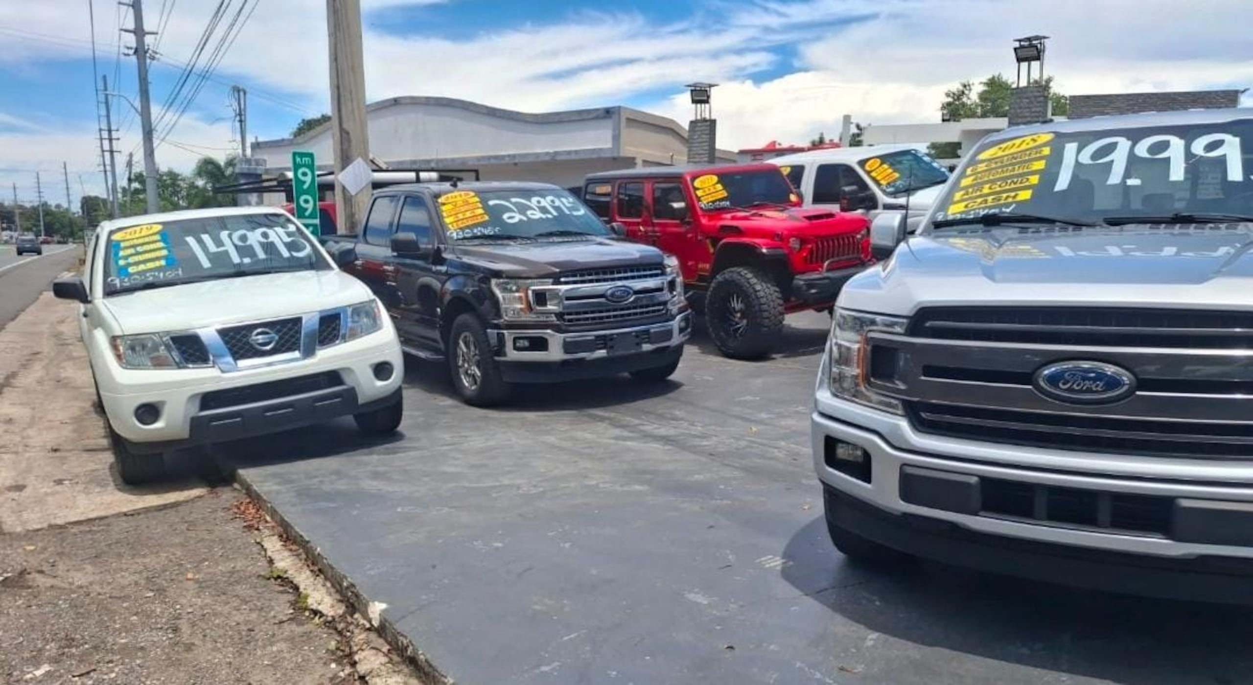 Imagen de uno de los concesionarios de auto intervenido por la Policía.
