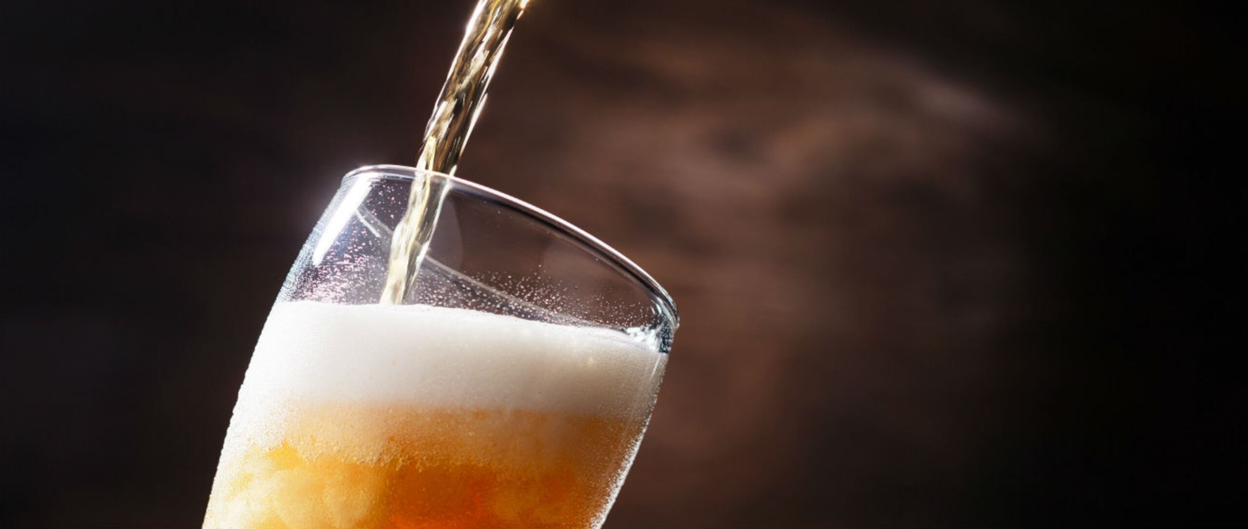 El estudio detalla que los efectos analgésicos más fuertes del alcohol "se dan a niveles que superan las recomendaciones de la Organización Mundial de la Salud (OMS) para un consumo de bajo riesgo". (Shutterstock)