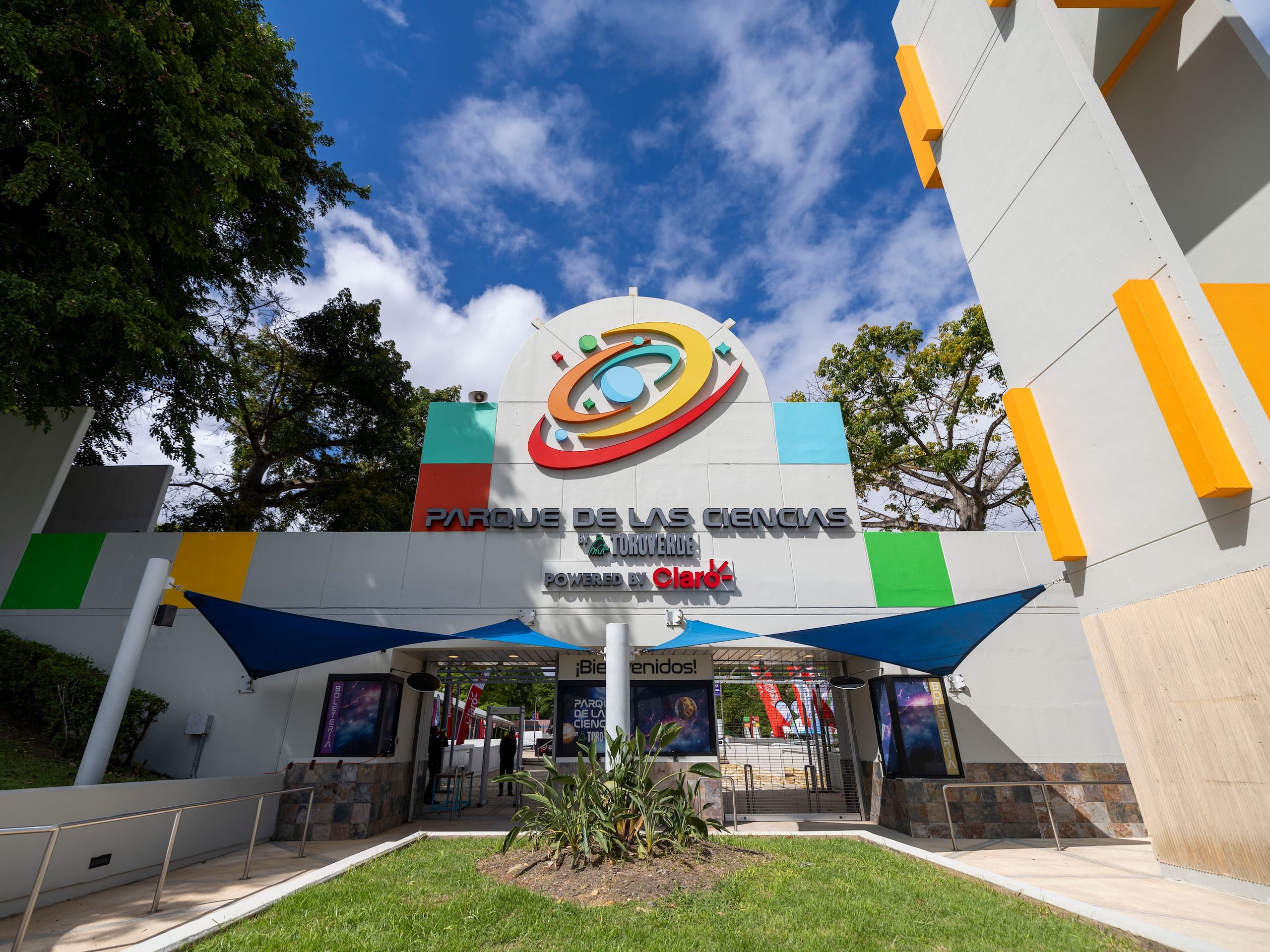 El parque cuenta con diversas atracciones enfocadas en las ciencias y la educación, sin dejar fuera la diversión.