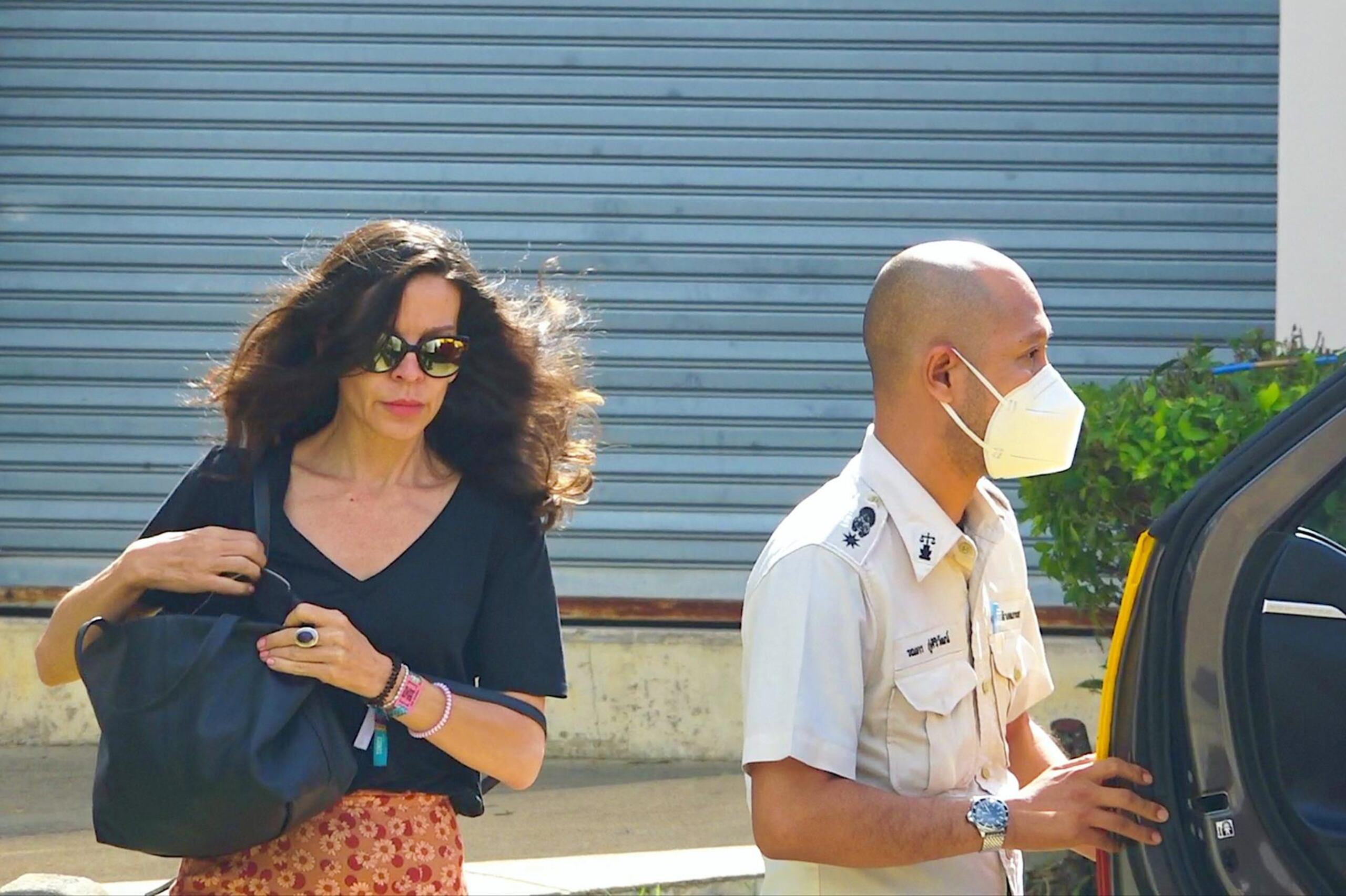 Silvia Bronchalo, la madre de Daniel Sancho, a su salida este jueves de la cárcel tailandesa de Koh Samui tras ver a su hijo.