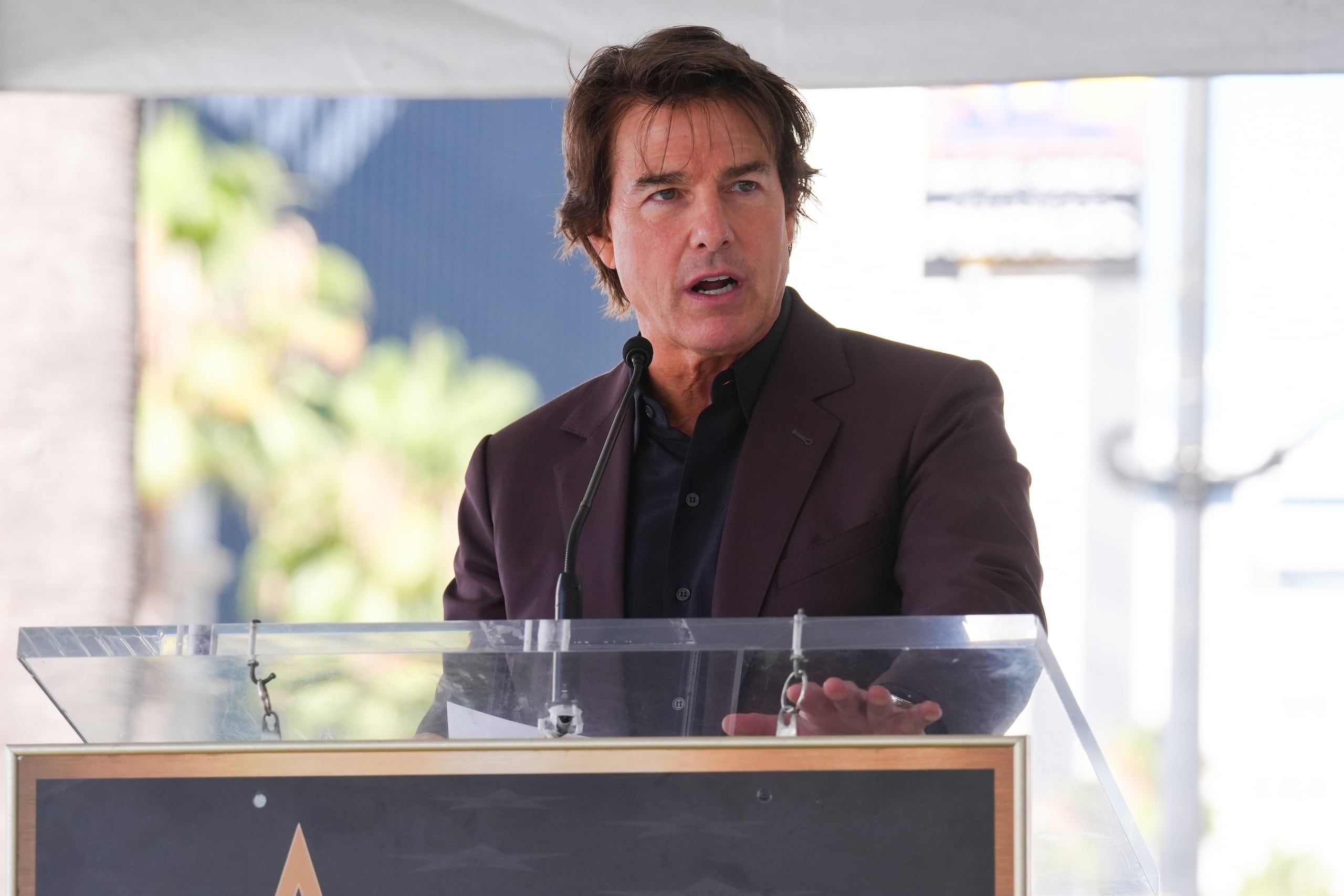 Tom Cruise habla en una ceremonia en honor a David Beckham en Hollywood, el 12 de junio de 2026.