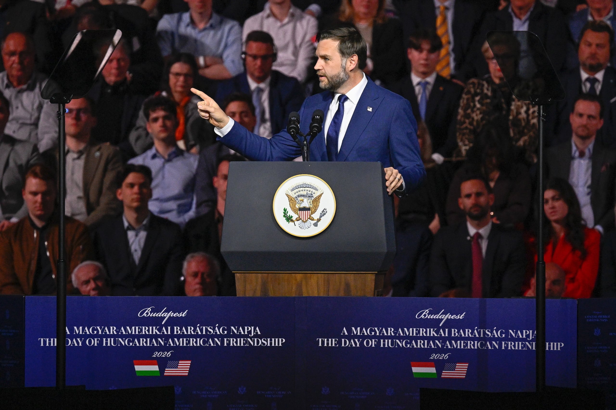 La cuenta de X "Headquaters", vinculada en el pasado a la campaña de Kamala Harris, le atribuyó insinuaciones de un posible ataque contra Irán al vicepresidente JD Vance.