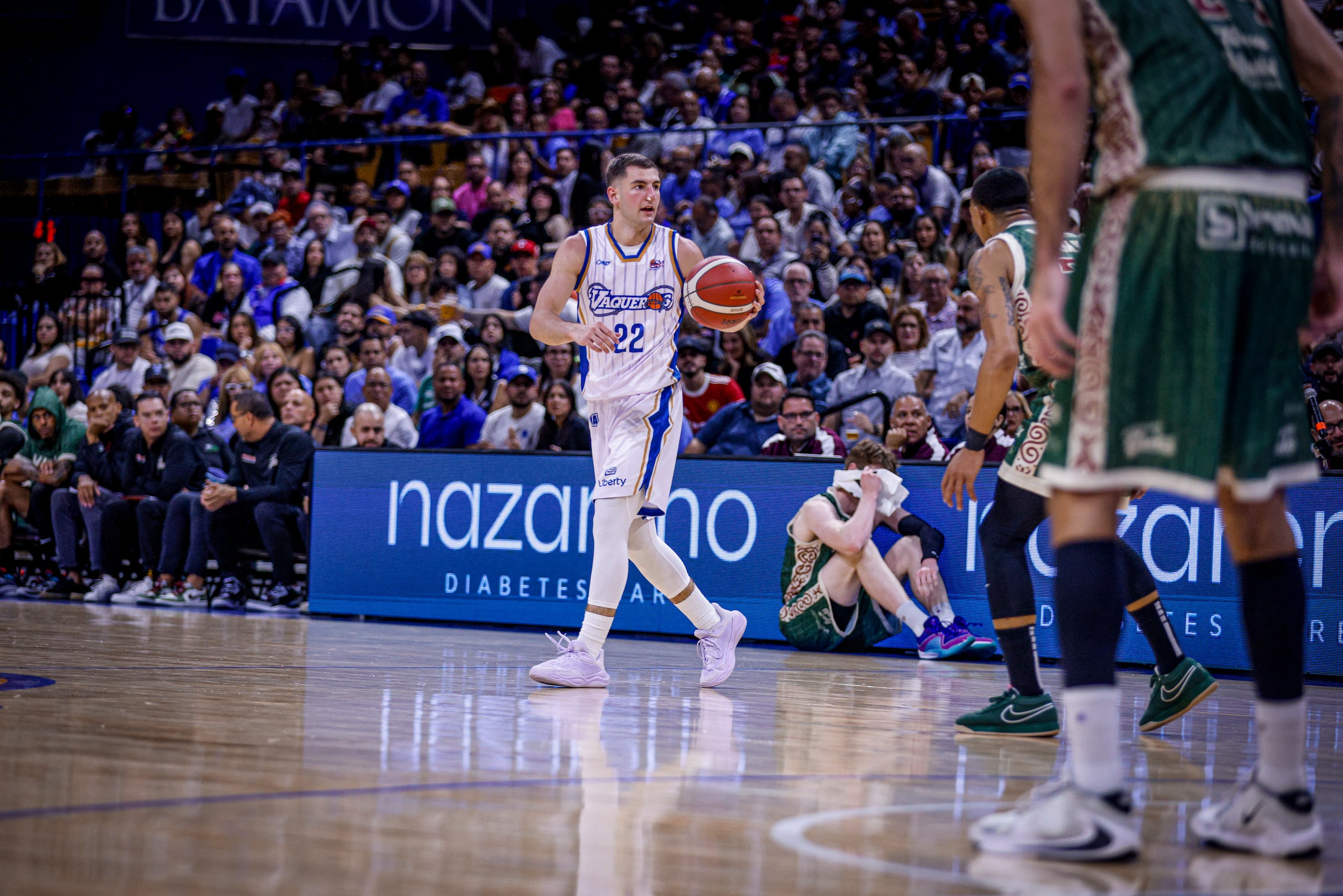 Javier Ezquerra, de los Vaqueros de Bayamón, durante su primer juego en el BSN contra los Indios de Mayagüez.