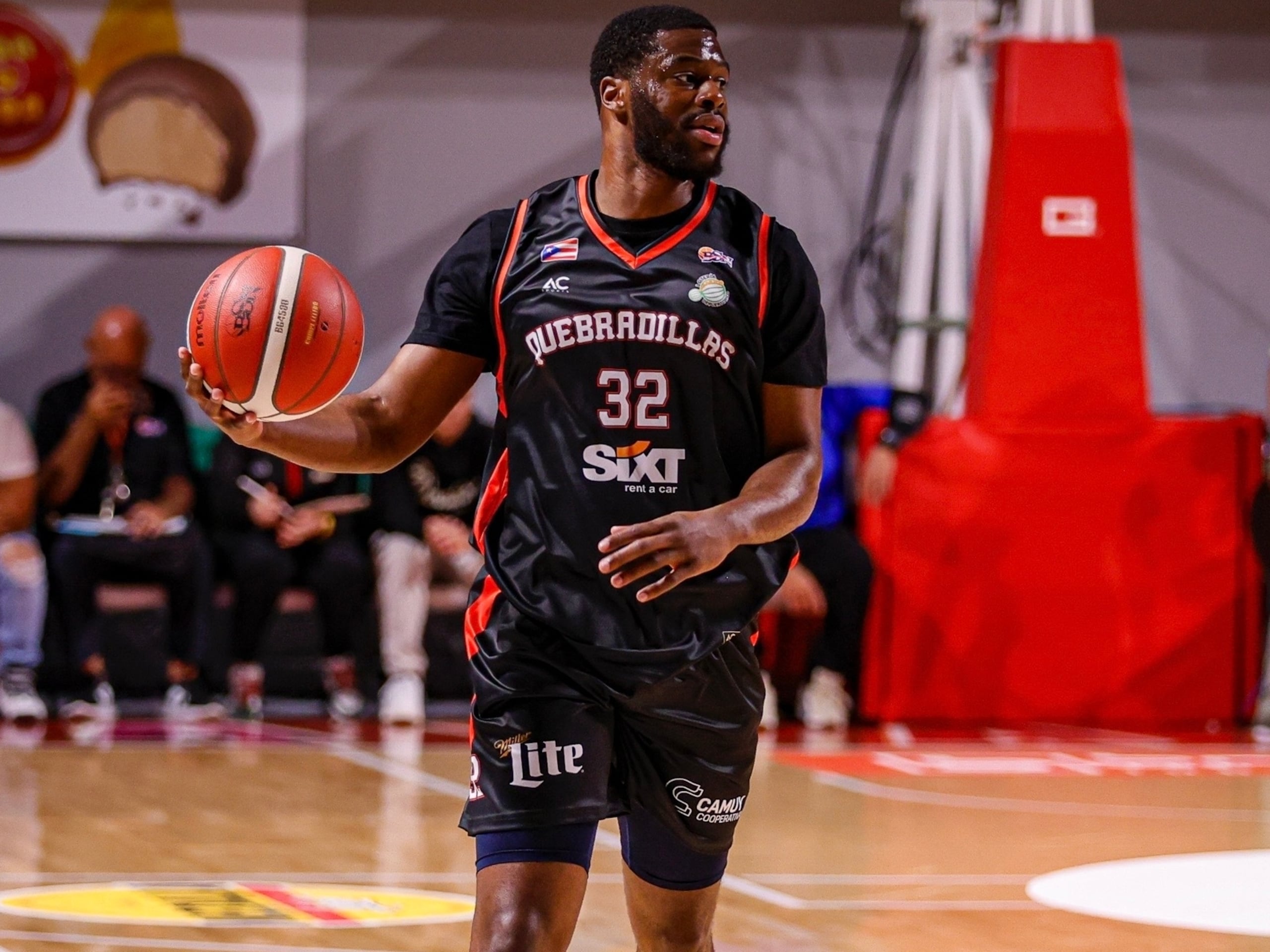 Emmanuel Mudiay anotó 25 puntos con siete rebotes y siete asistencias.