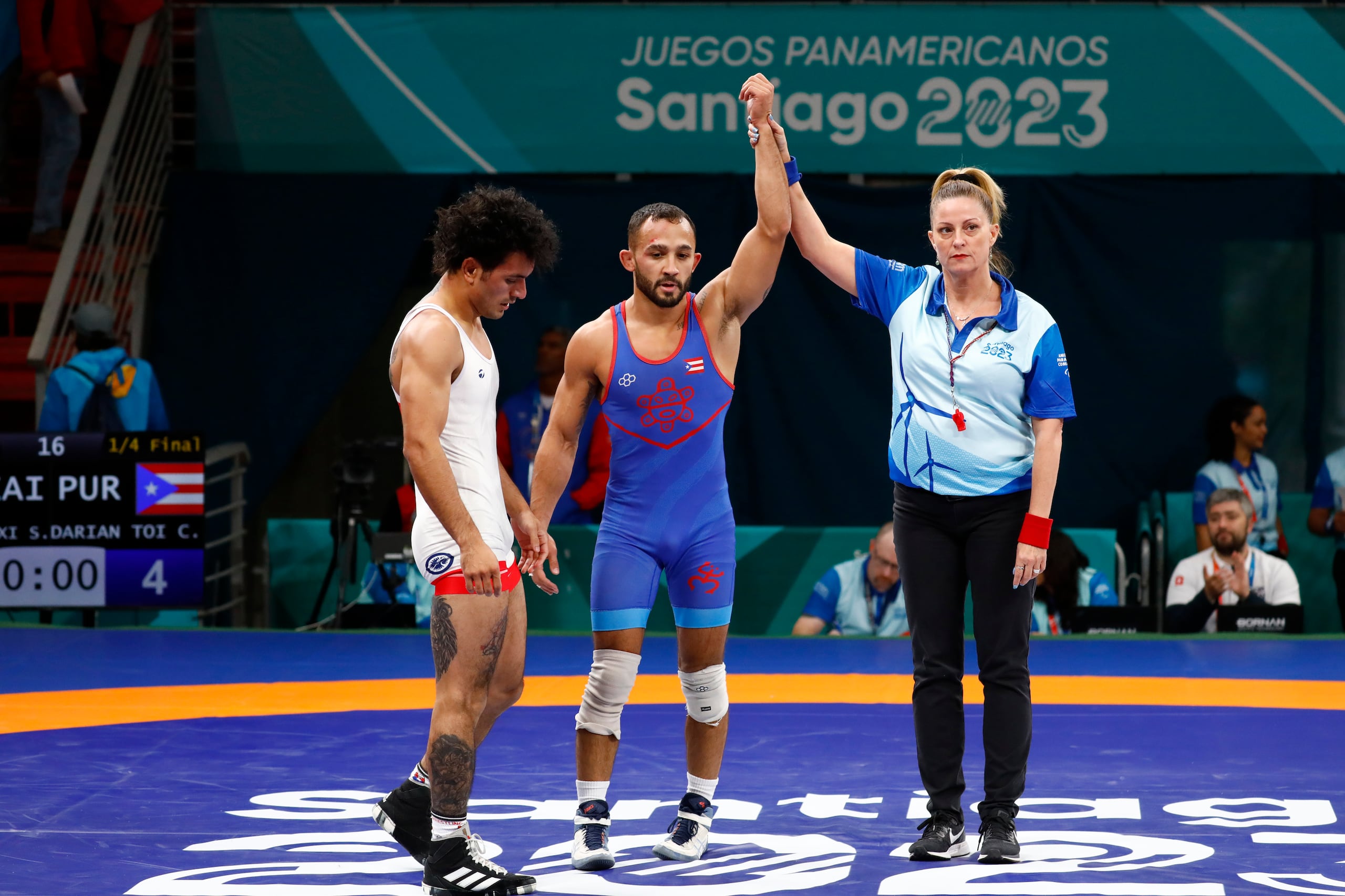Darian Cruz aparece aquí al ser declarado ganador de un combate en la jornada que lo adelantó hacia la ronda de medallas. Posteriormente se agenció el bronce por descalificación de su rival por no presentarse a pelear por una lesión.