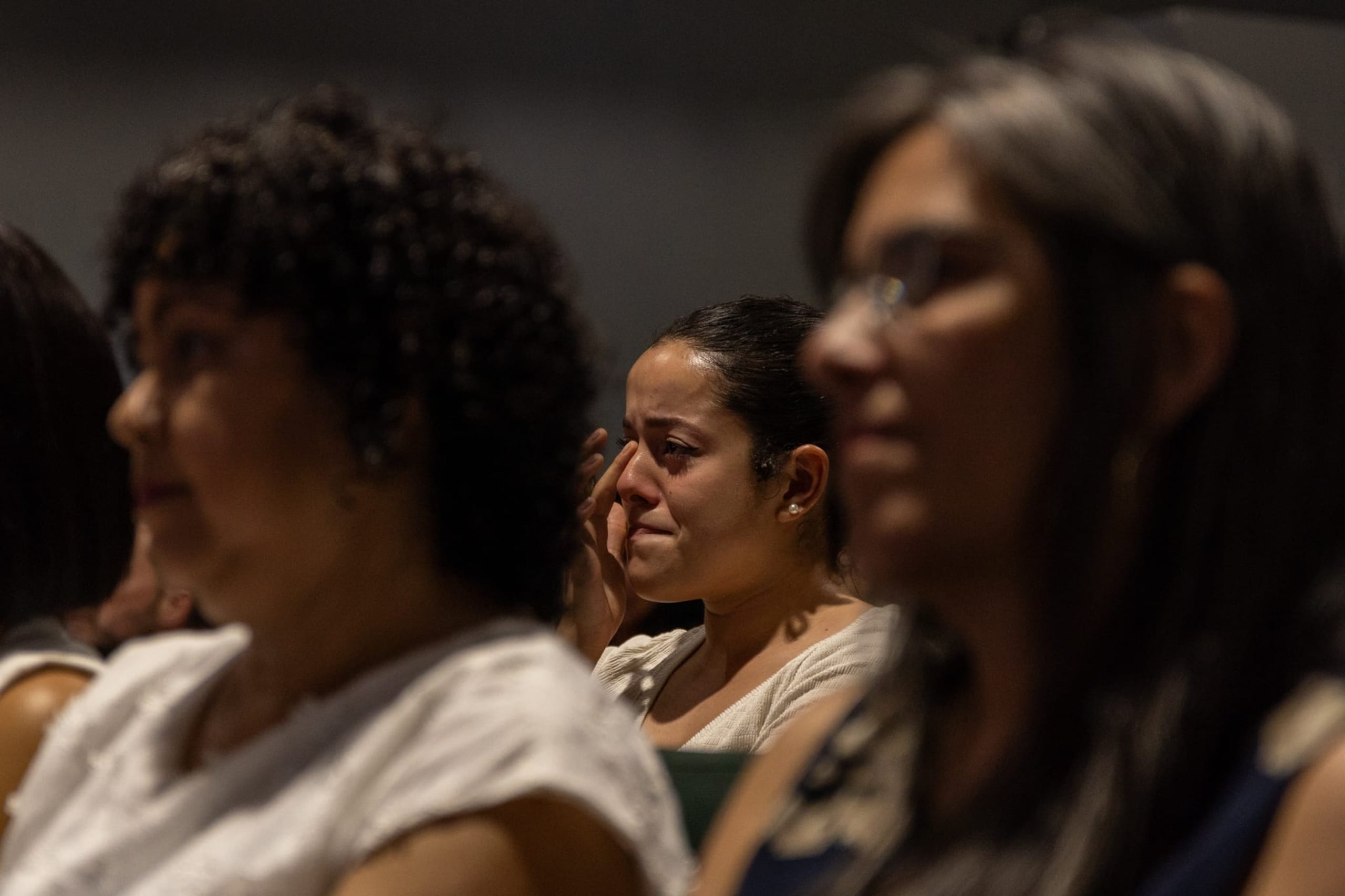 “No hay nada como estar certero de que tienes a dónde llegar”, expresó Kadilys Alejandro Pérez, quien lloró al ver su entrevista durante el foro “Enfrentando el sinhogarismo: retos y soluciones”.