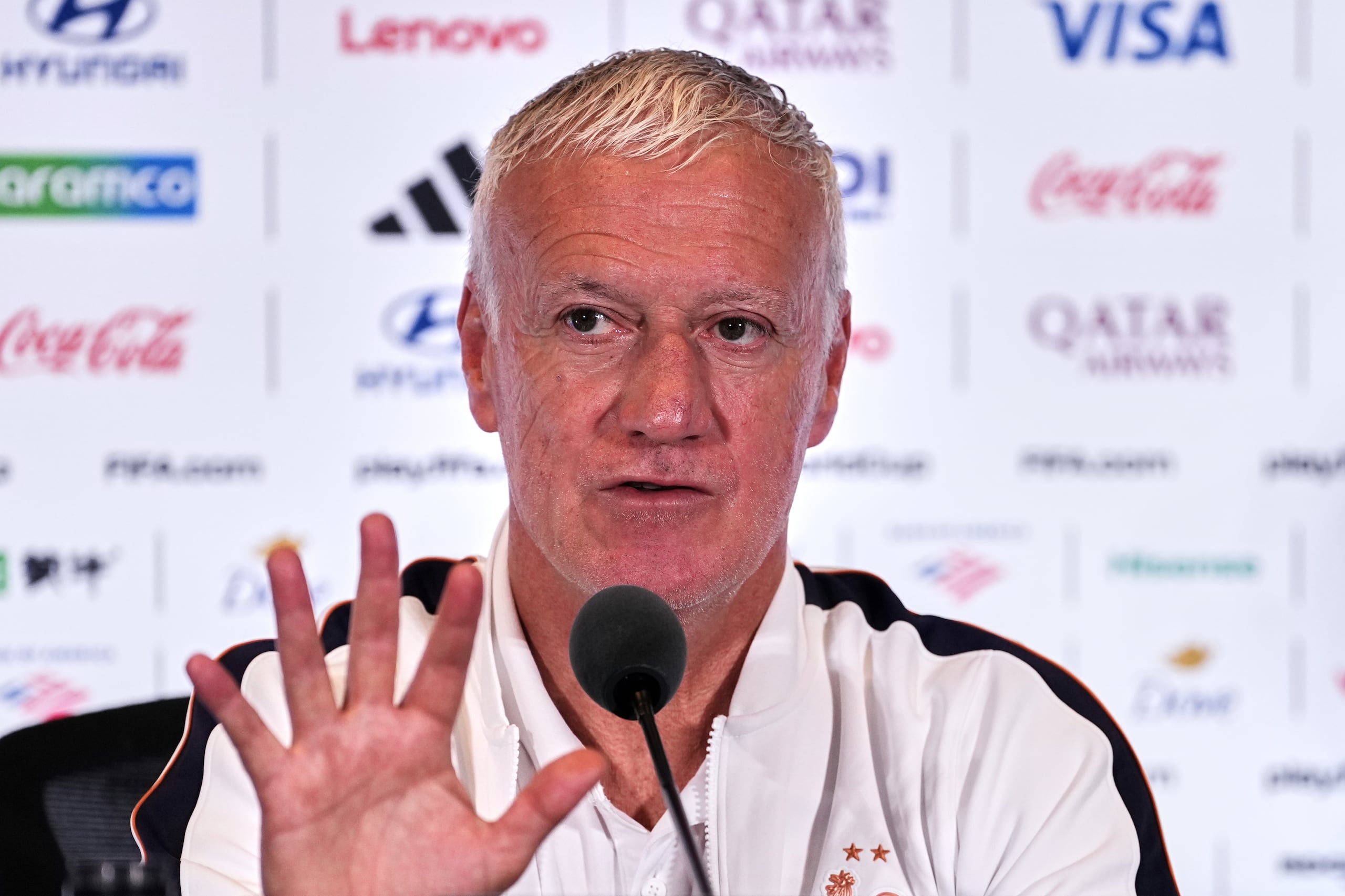 El seleccionador de Francia Didier Deschamps en conferencia de prensa antes del encuentro de cuartos de final de la Copa Mundial ante Marruecos.