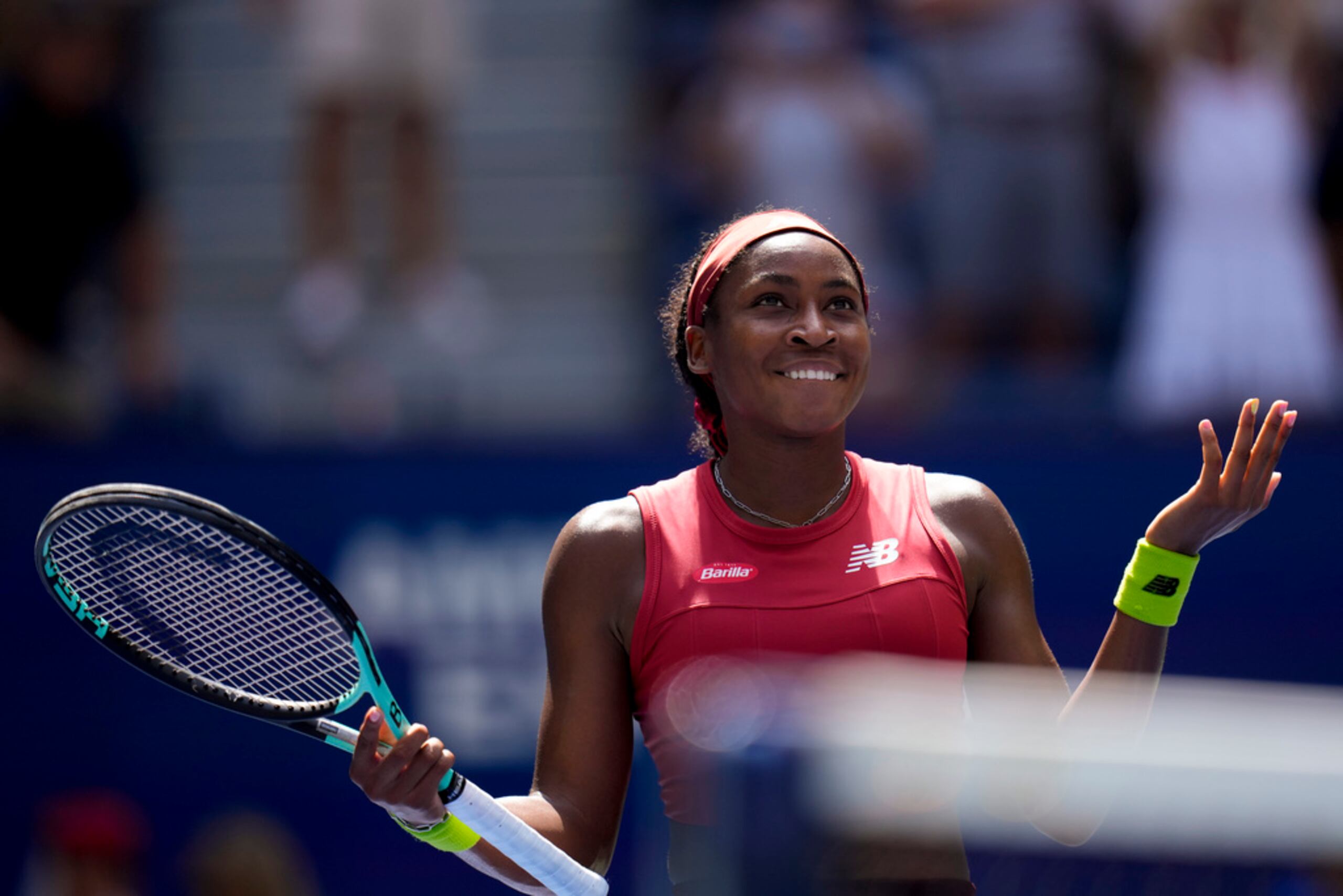 Coco Gauff reacciona tras derrotar a Jelena Ostapenko en los cuartos de final del US Open.