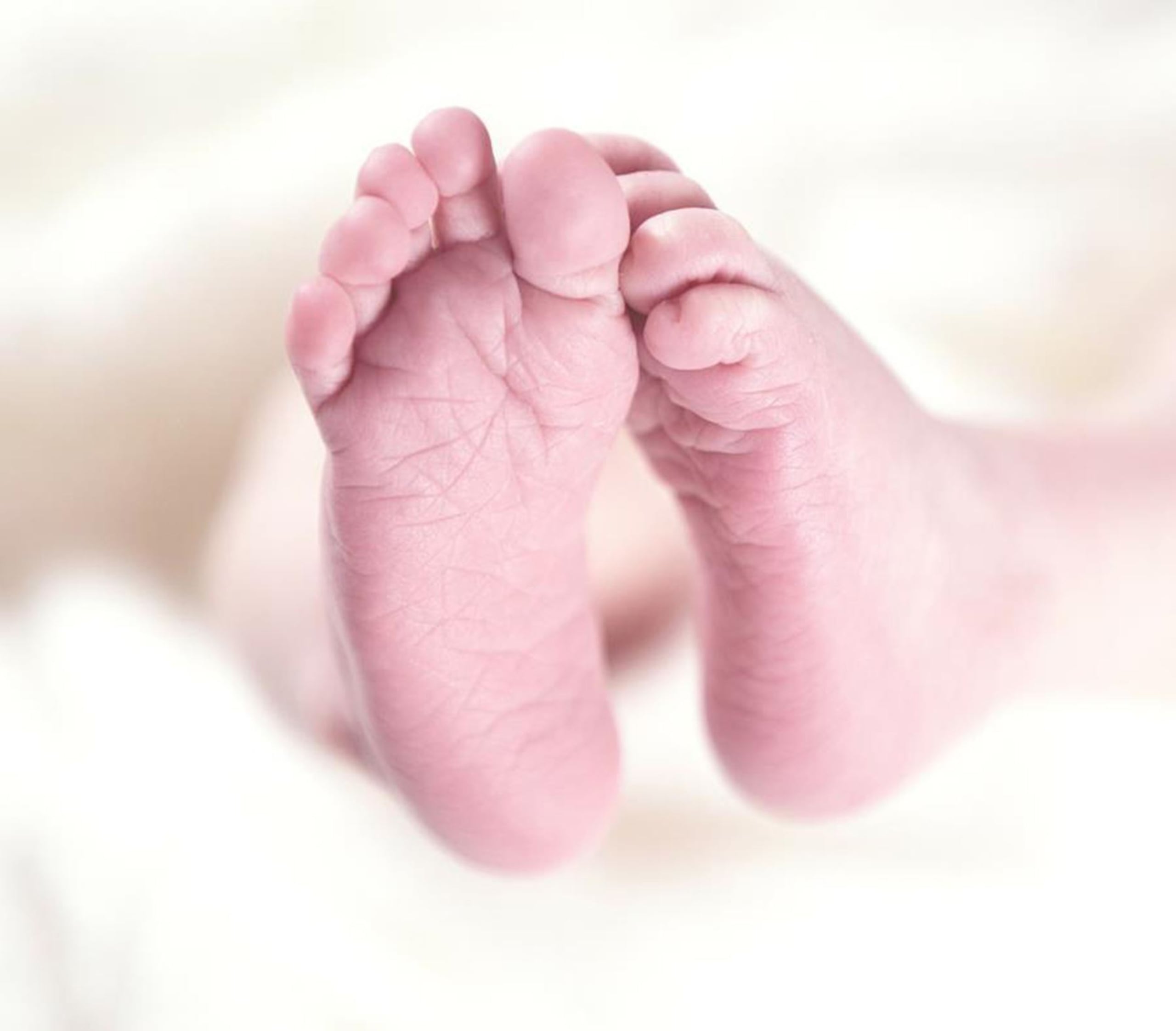 Las autoridades alegan que la mujer de 20 años agredió con las manos en diferentes partes del cuerpo a su hija. (GFR Media)