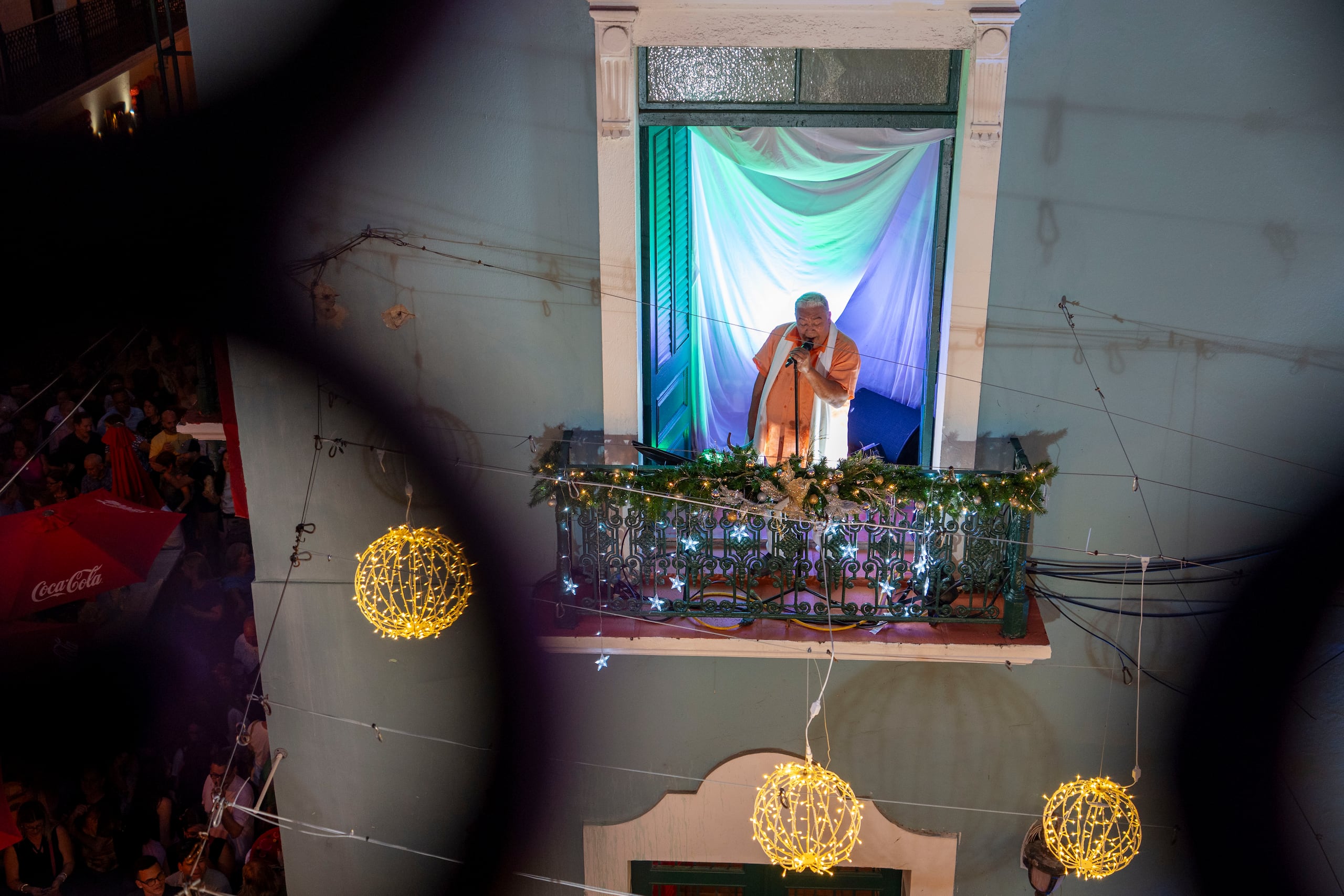 Este fin de semana regresa la ya tradicional parranda de Danny Rivera desde el balcón de la Fundación Nacional para la Cultura Popular en el Viejo San Juan.