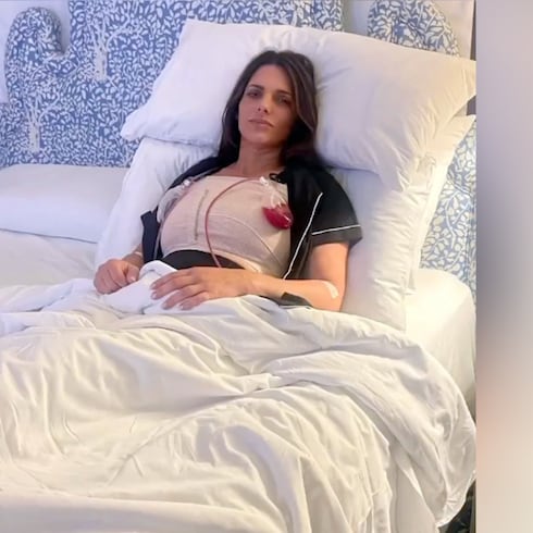 Ahogada en llanto: Bárbara Bermudo se remueve los implantes de senos - Videos - Primera Hora