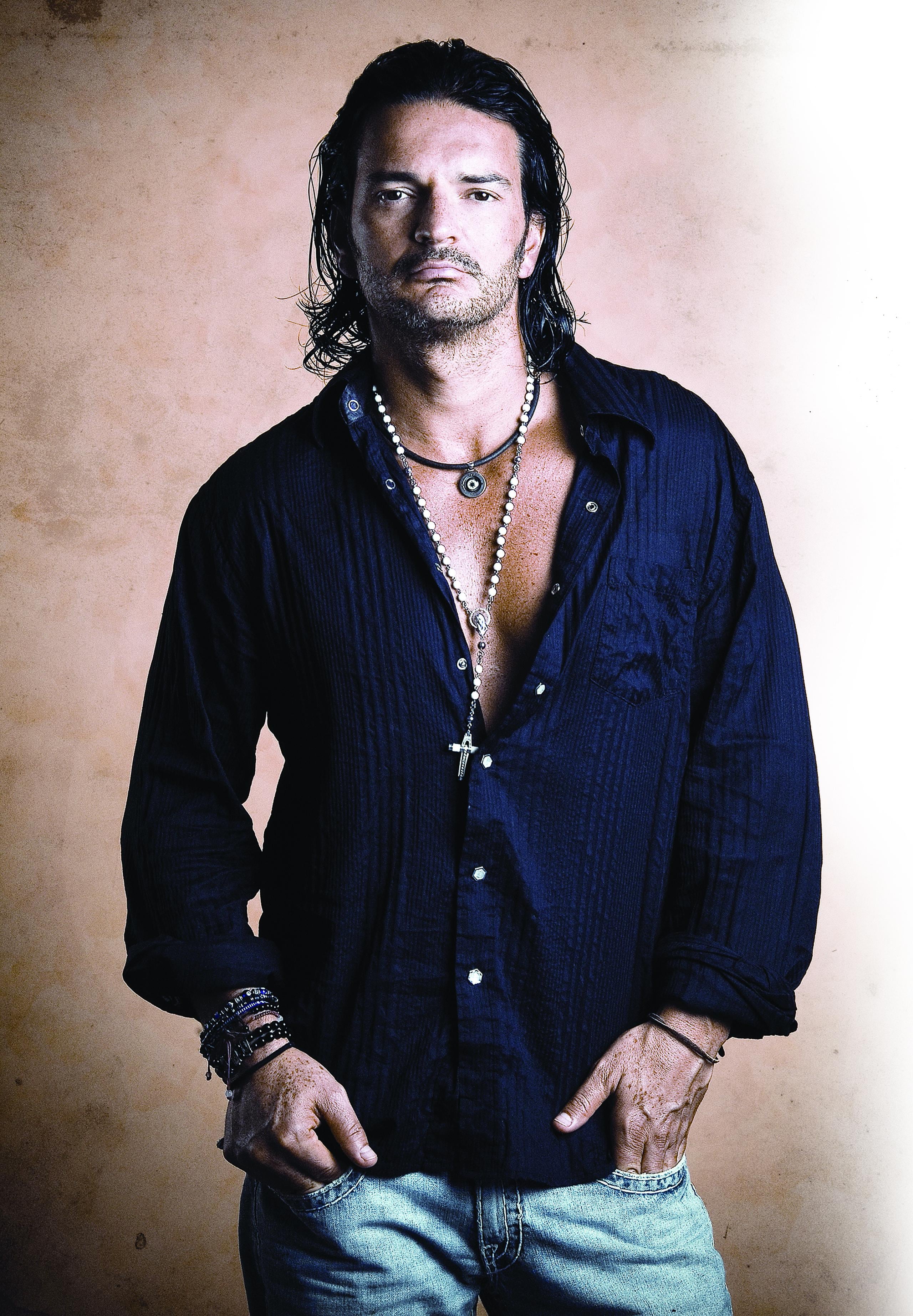 Arjona tiene previsto lanzar su nueva canción, "Hongos", el 28 de abril.