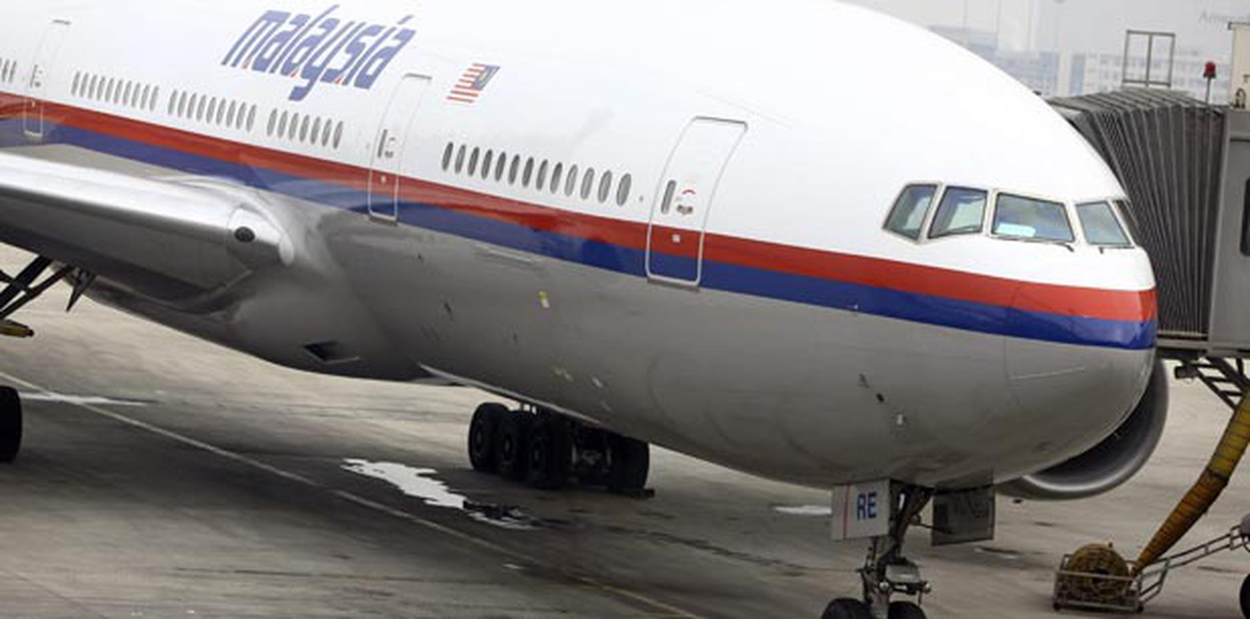 El avión de Malaysia Airlines, que había salido de Kuala Lumpur con destino a Pekín y llevaba 239 personas a bordo, desapareció en pleno vuelo hace cuatro días sobre el Golfo de Tailandia. (EFE/Diego Azubel)