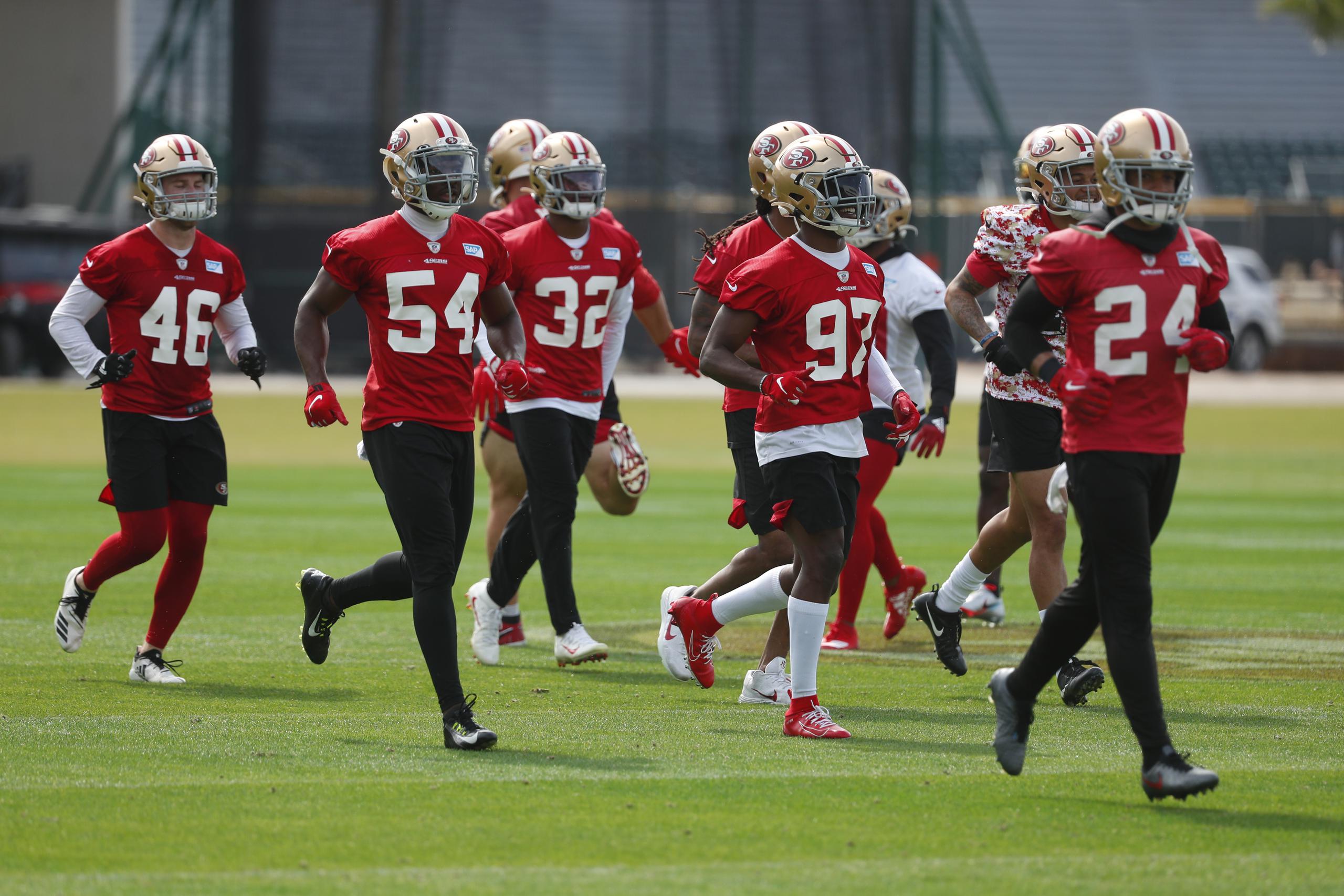 Los jugadores de los 49ers durante su entrenamiento el viernes en Coral Gables, Florida.