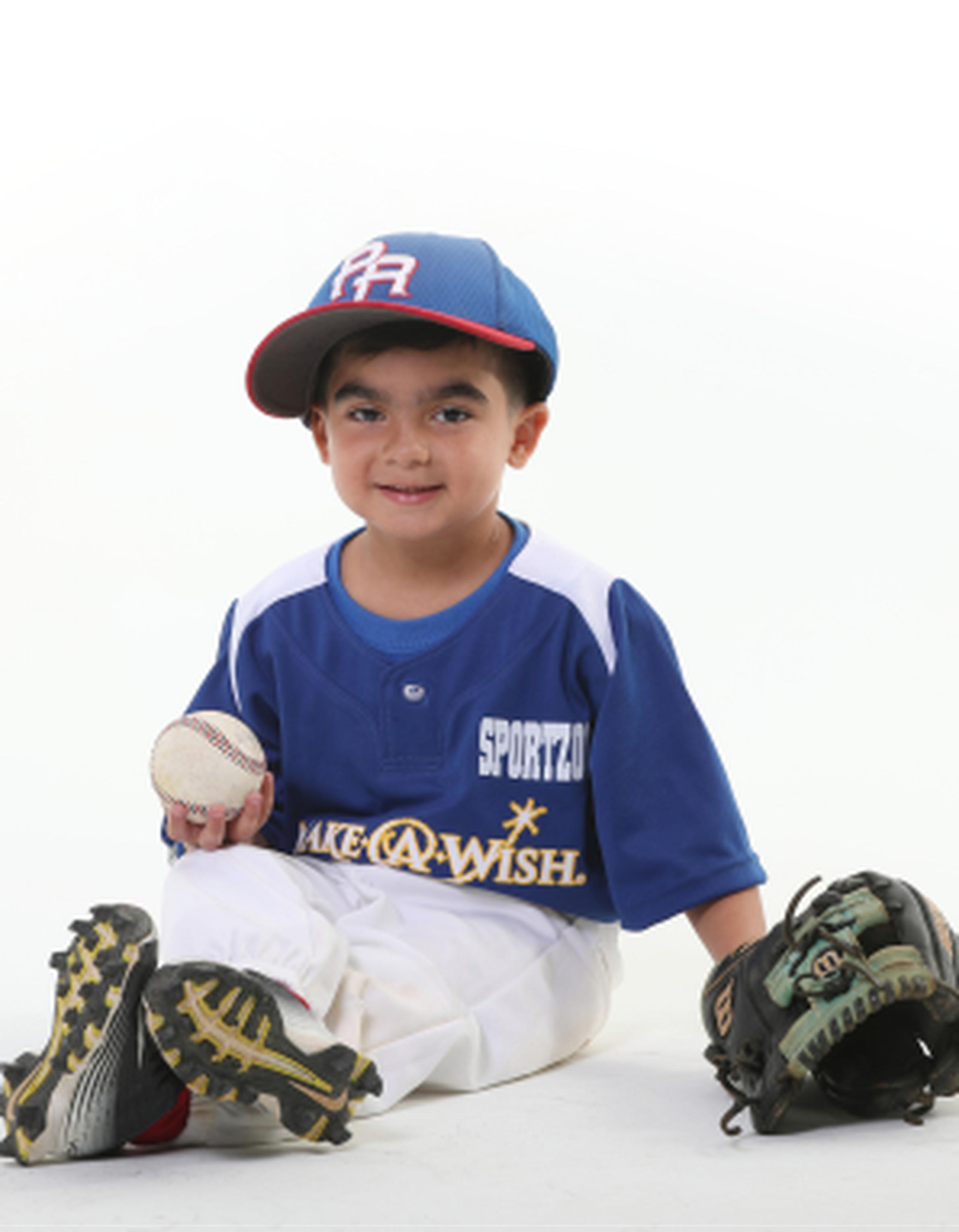 Jugar béisbol es una de las actividades favoritas de Víctor Antonio. (vanessa.serra@gfrmedia.com)