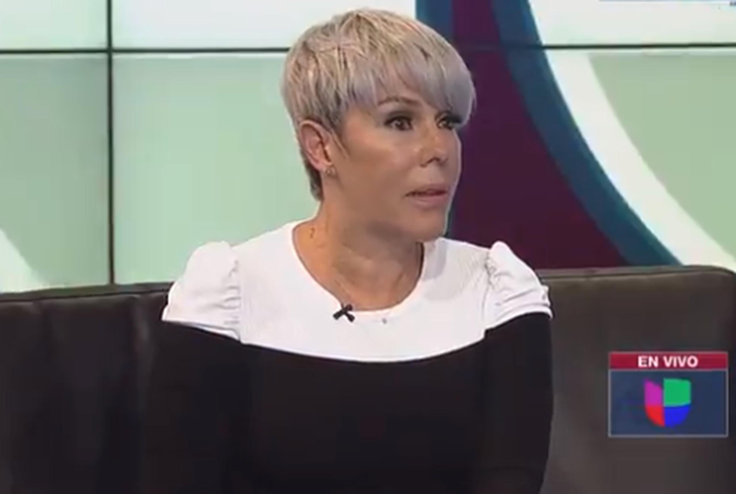 La licenciada Mayra López Mulero en el espacio televisivo "Jugando Pelota Dura".