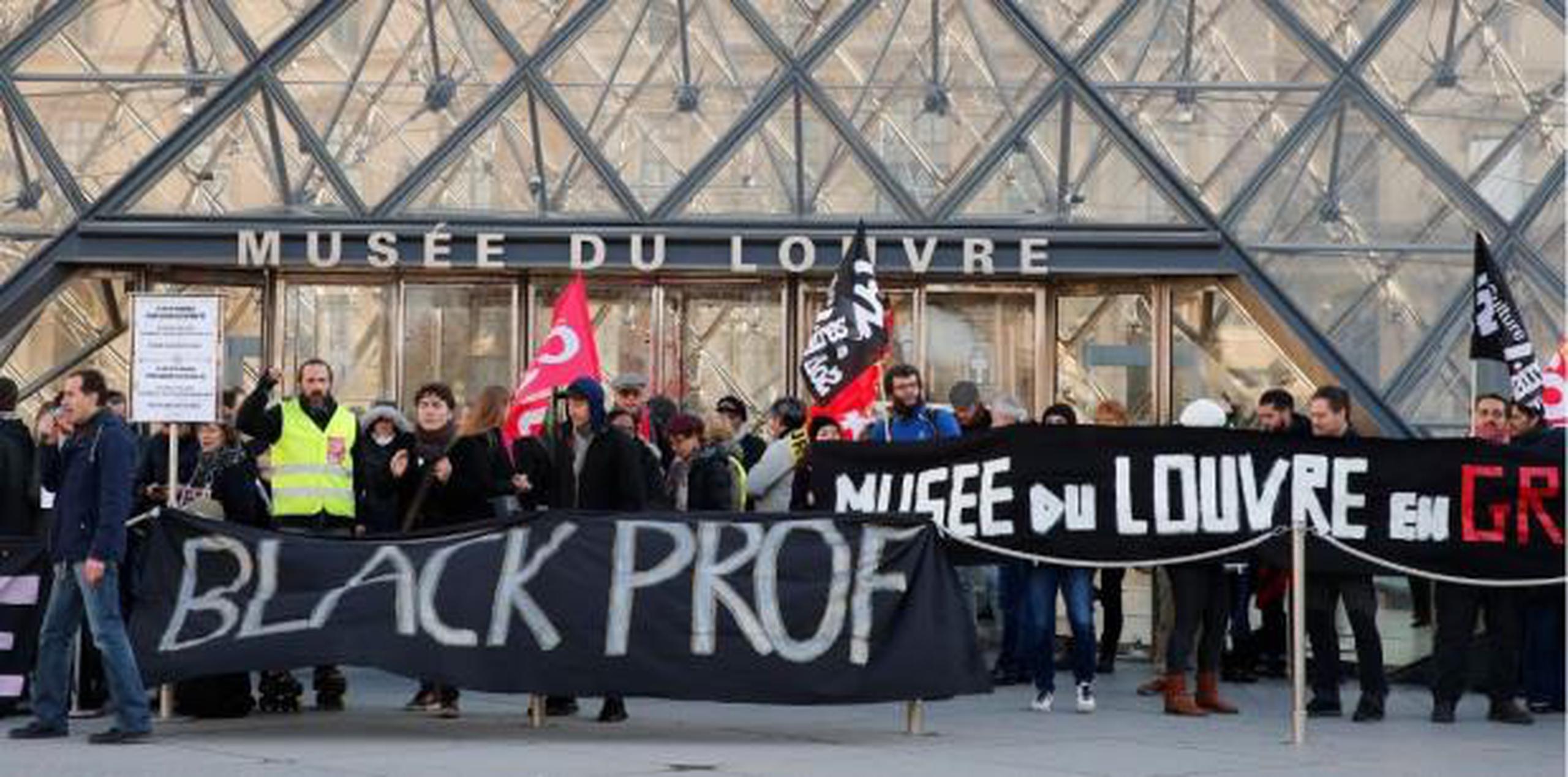 Es la primera vez desde que comenzaron las protestas el 5 de diciembre que cierran el Louvre y la exposición de Leonardo. (AP)