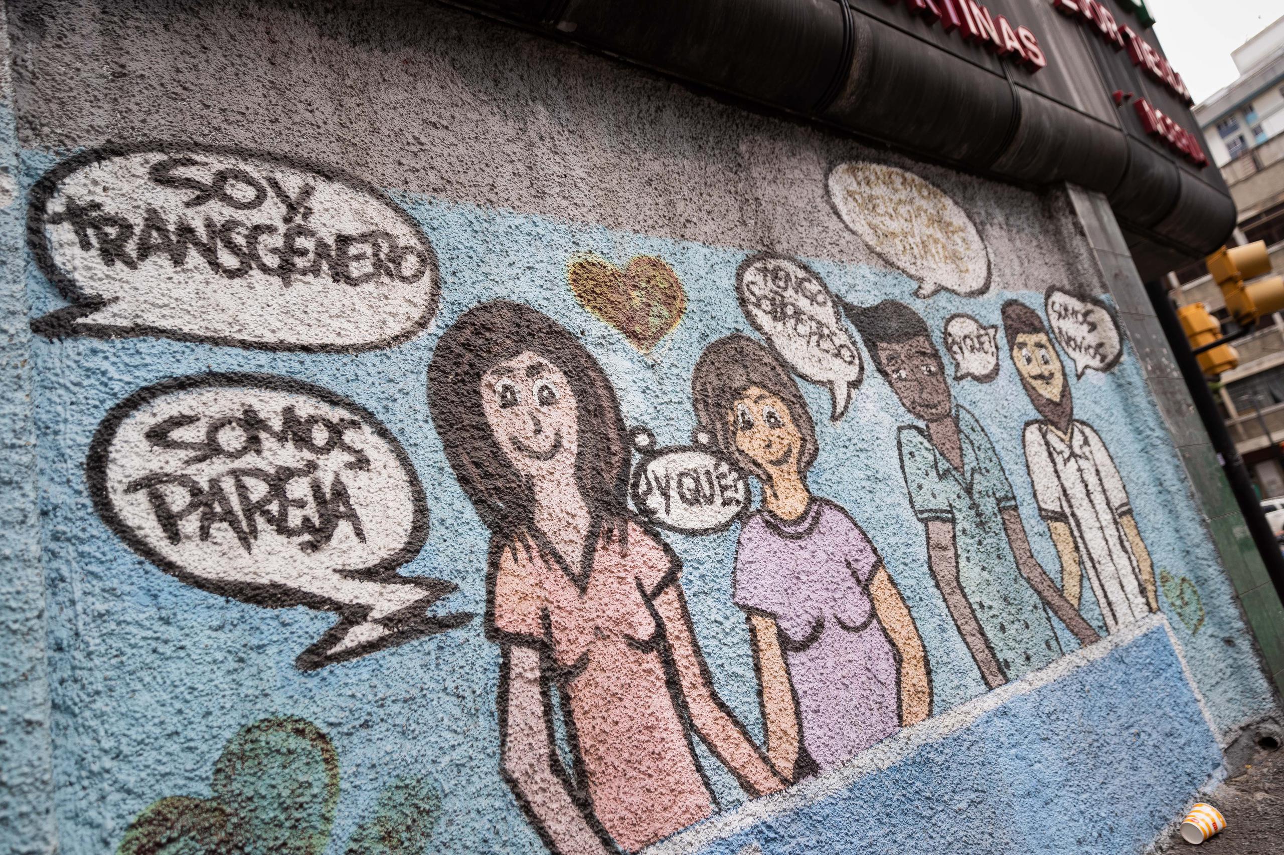 Vista de un mural contra la discriminación, el 14 de julio de 2022 en Caracas (Venezuela). EFE/Rayner Peña R
