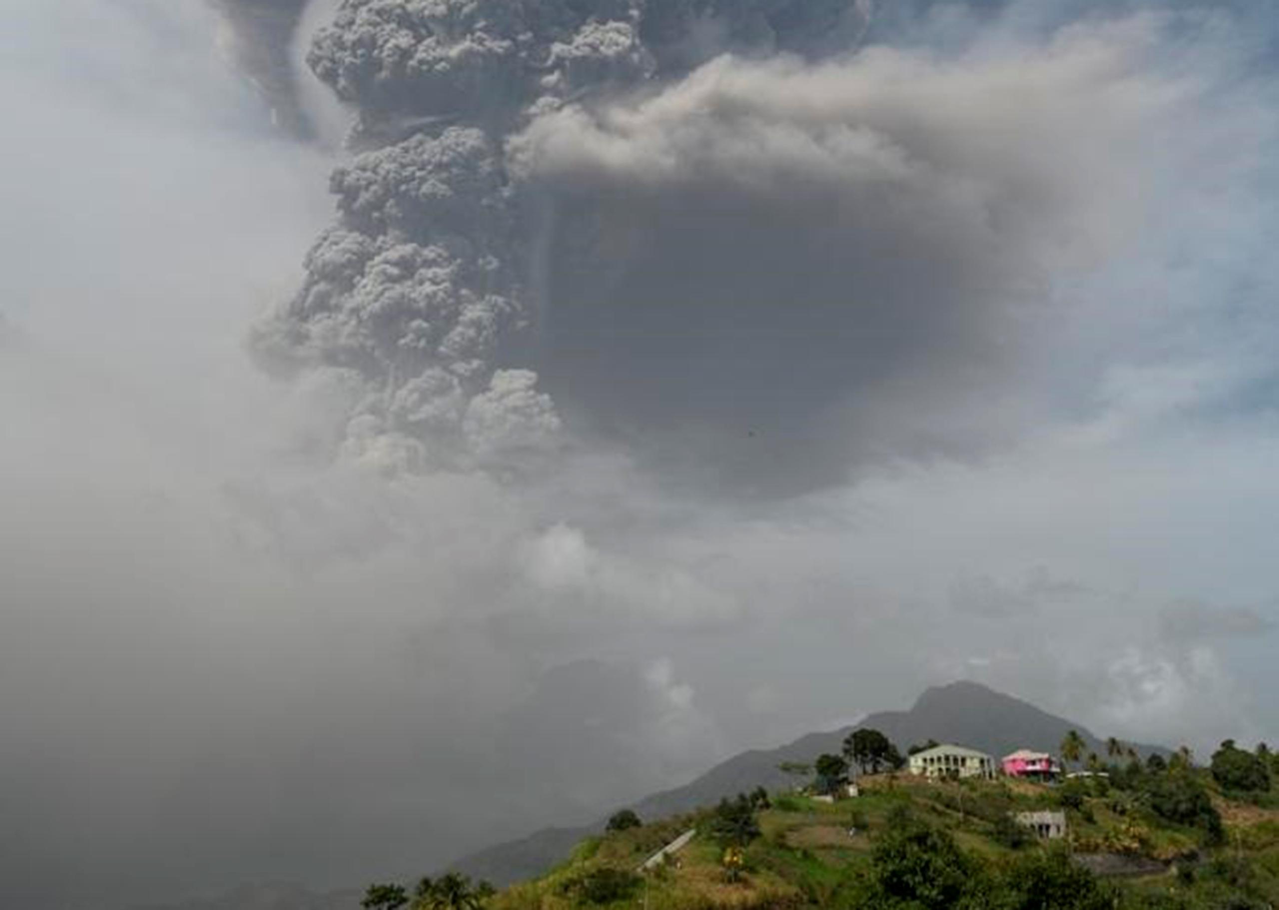Panorama en San Vicente y Granadinas tras la erupción del volcán La Soufriere.