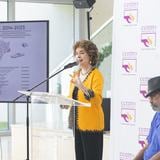 Sila Calderón revive el proyecto de Comunidades Especiales