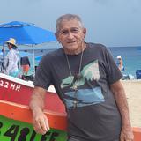 Pescador aguadillano lleva casi siete décadas trabajando en el mar