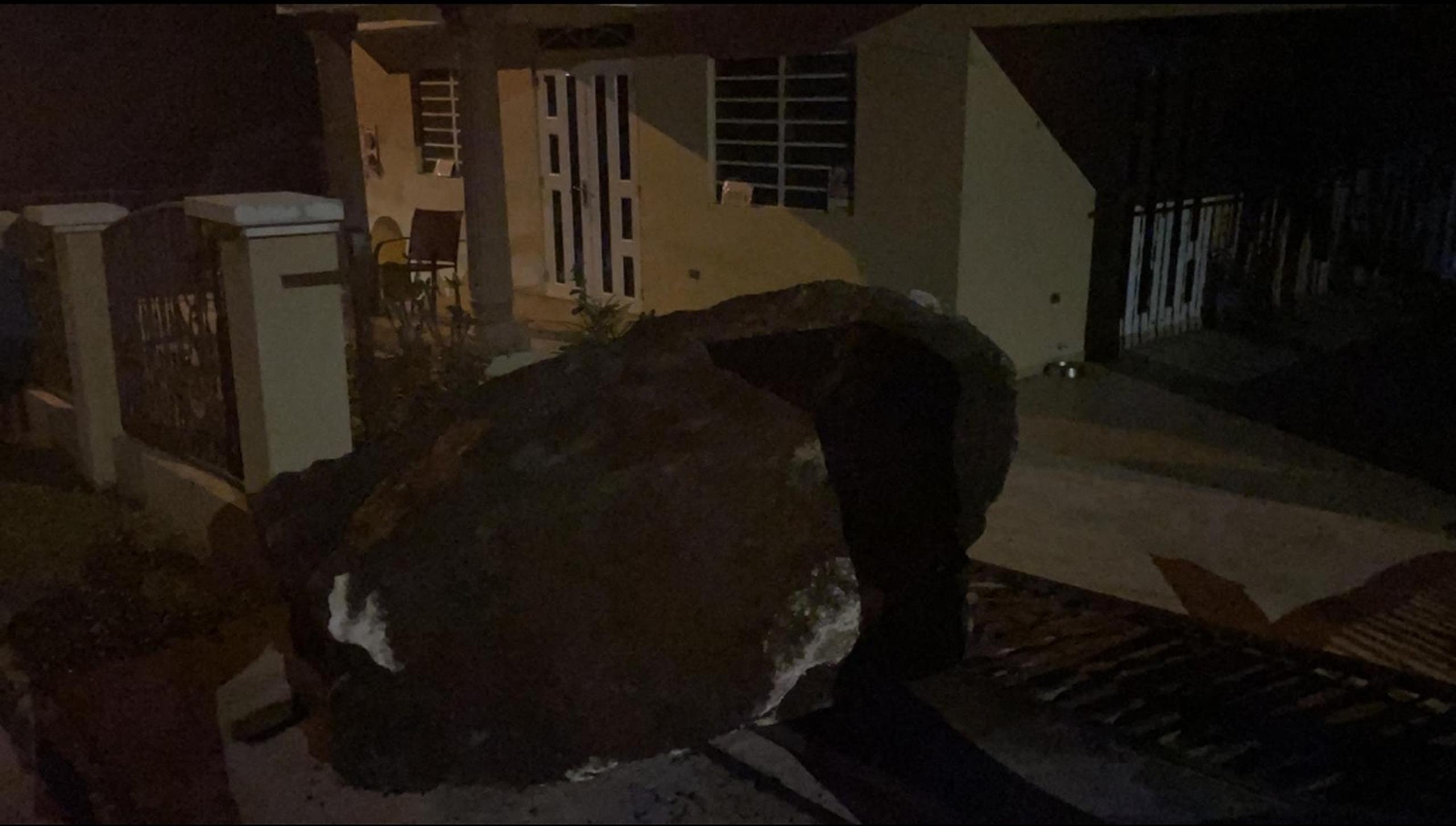 Desprendimiento de rocas en Ciales el 30 de agosto de 2022.