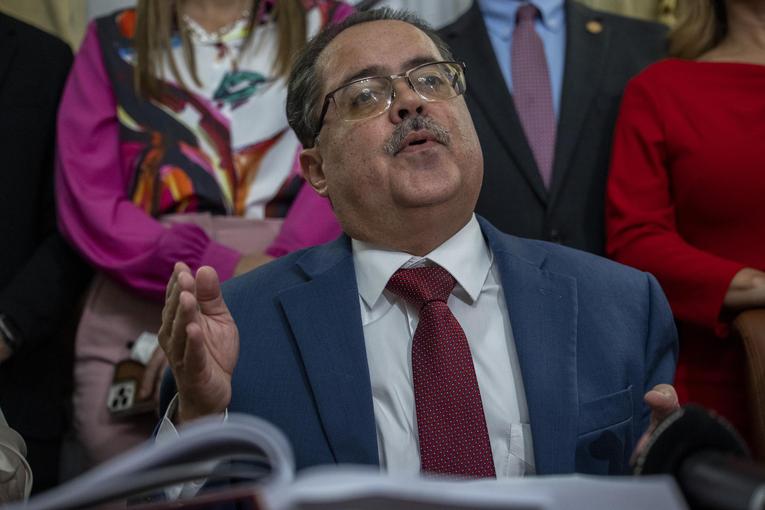 El presidente del Senado, José Luis Dalmau Santiago, anunció la radicación de la medida en el senado federal.