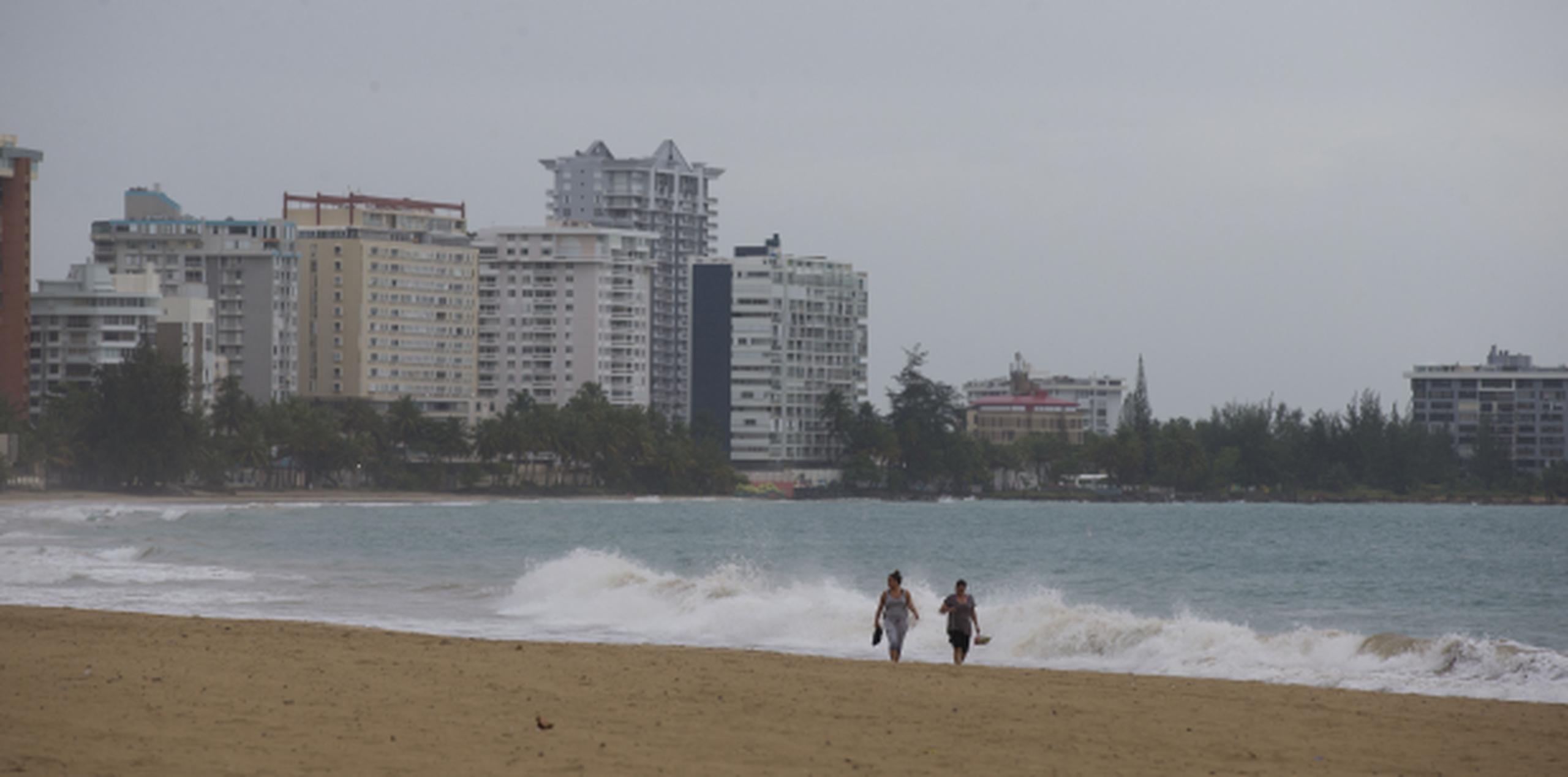 Las playas se mantendrán peligrosas y no aptas para bañistas durante el fin de semana. (Archivo)