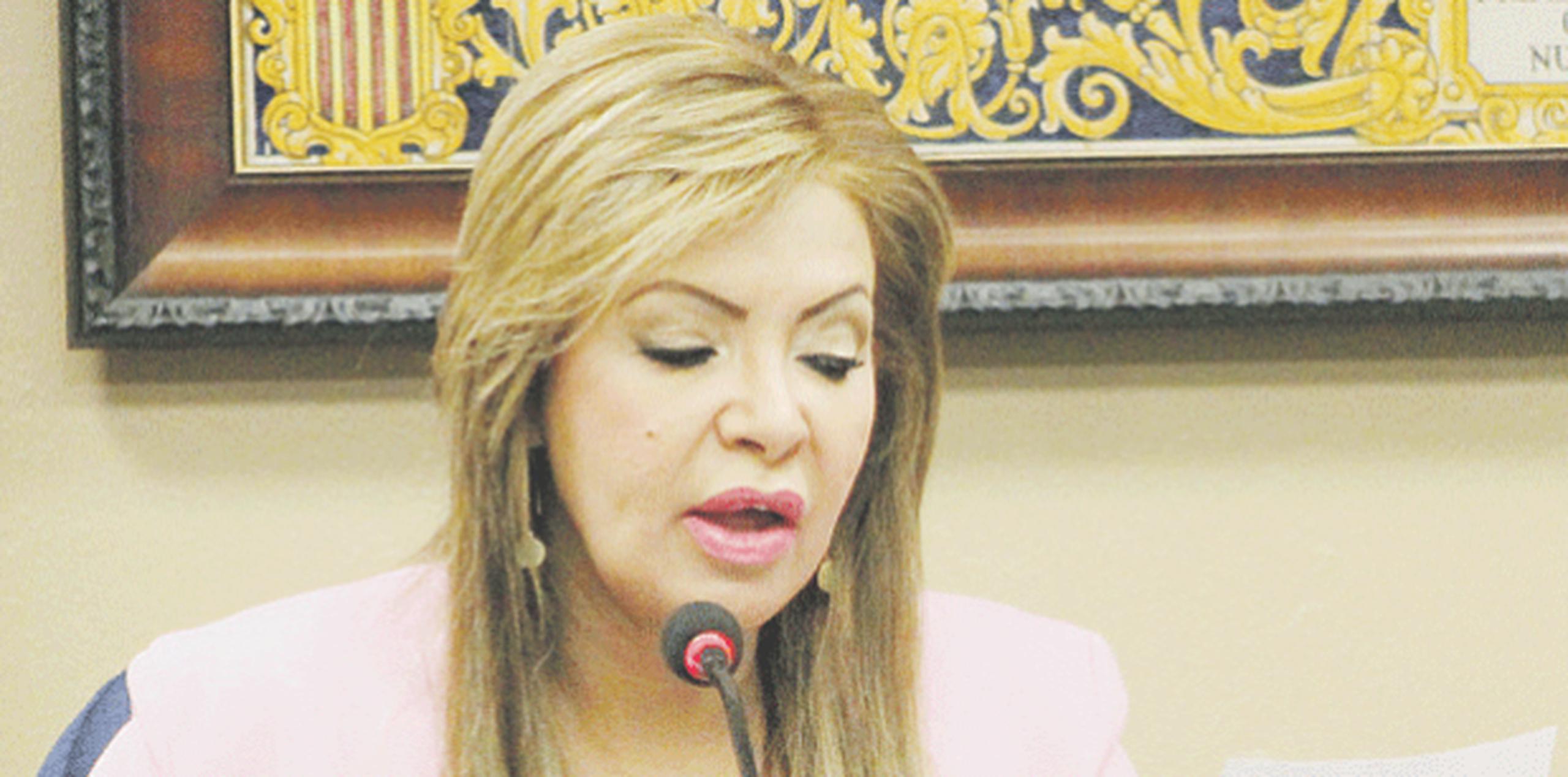 La senadora Evelyn Vázquez aseguró que va a investigar quién fue la persona que falsificó la firma del alcalde de Aguadilla. (SUMINISTRADA)
