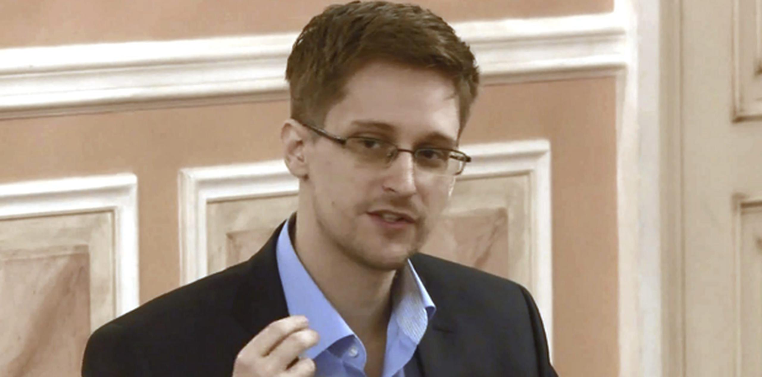 Snowden se quedó varado el año pasado en un aeropuerto de Moscú, en ruta de Hong Kong a Cuba. (AP)