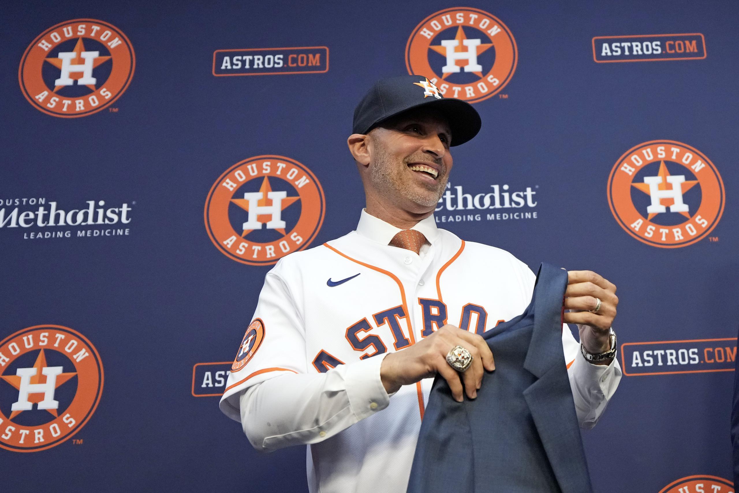Sortijón en dedo, alegría desplegada, Espada llegó el lunes al momento cúspide de su carrera al ser nombrado dirigente de los Astros.