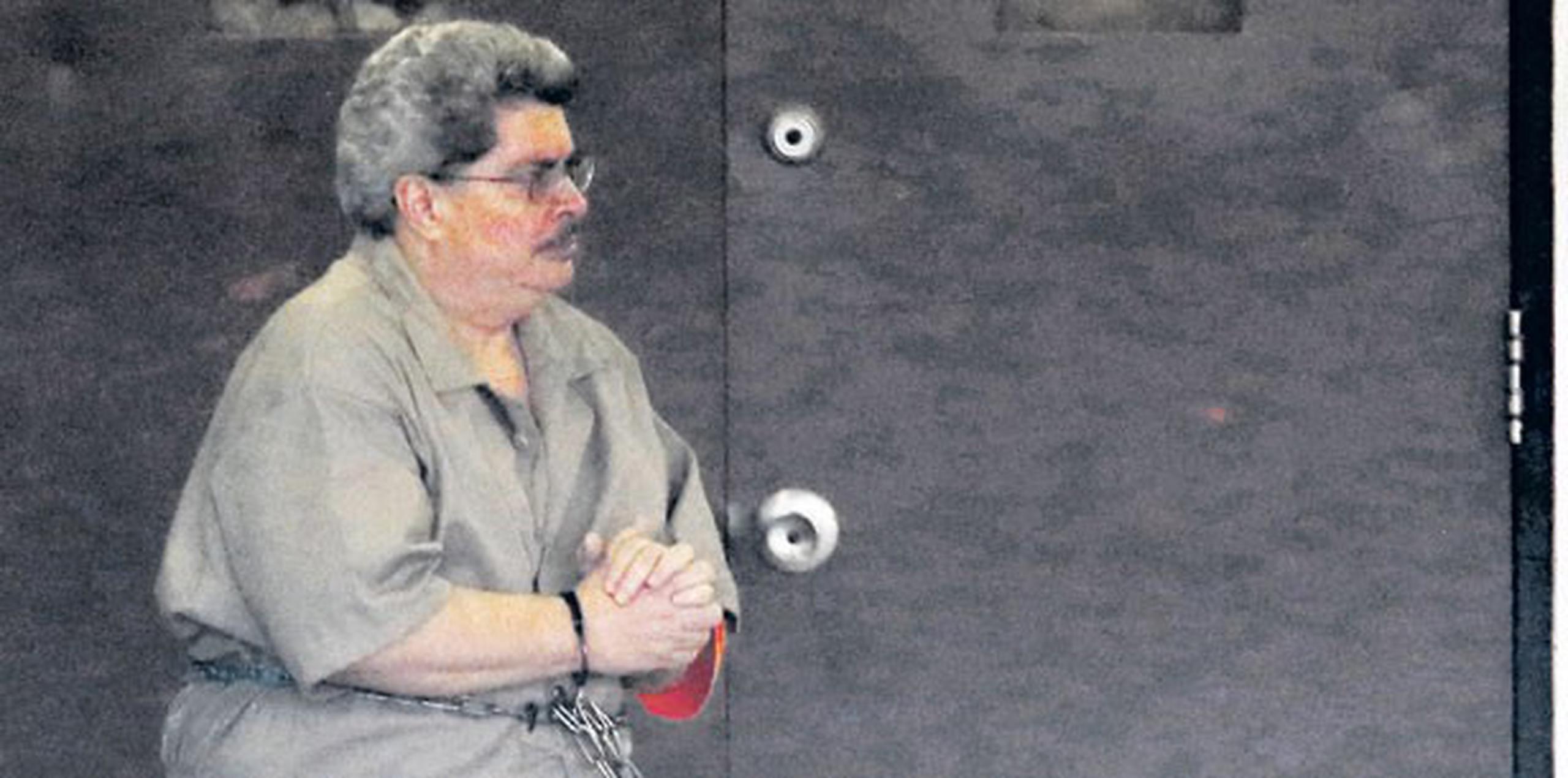 Cubero Soto alegadamente llevó a una menor de 13 años hasta su estudio, ubicado dentro de su negocio, para tener relaciones sexuales con ella. (Archivo)