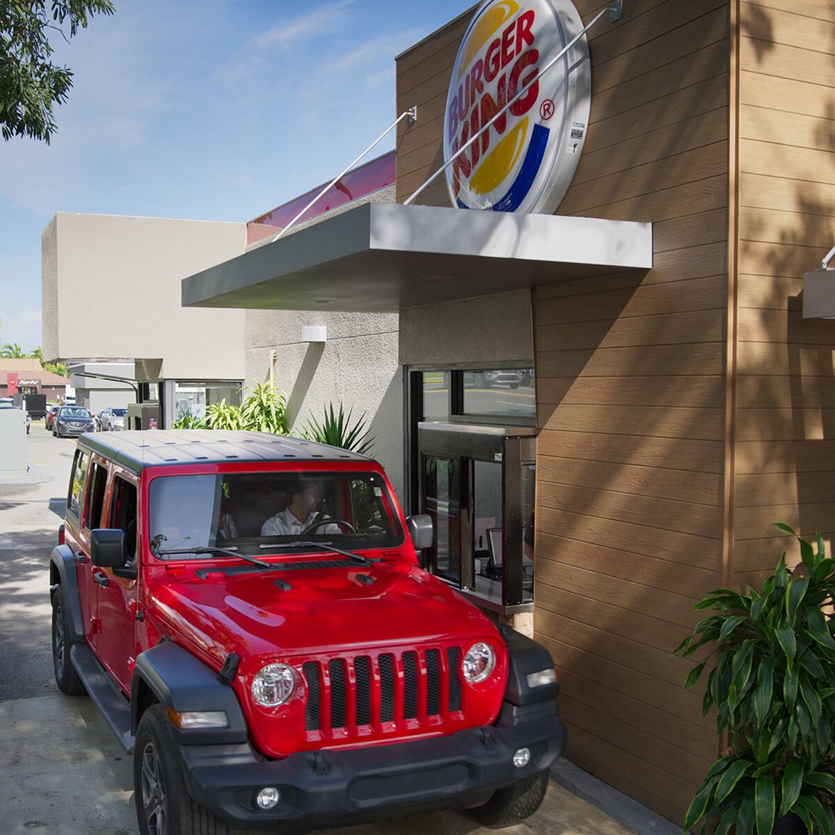 Burger King atenderá solo por servicarro Primera Hora