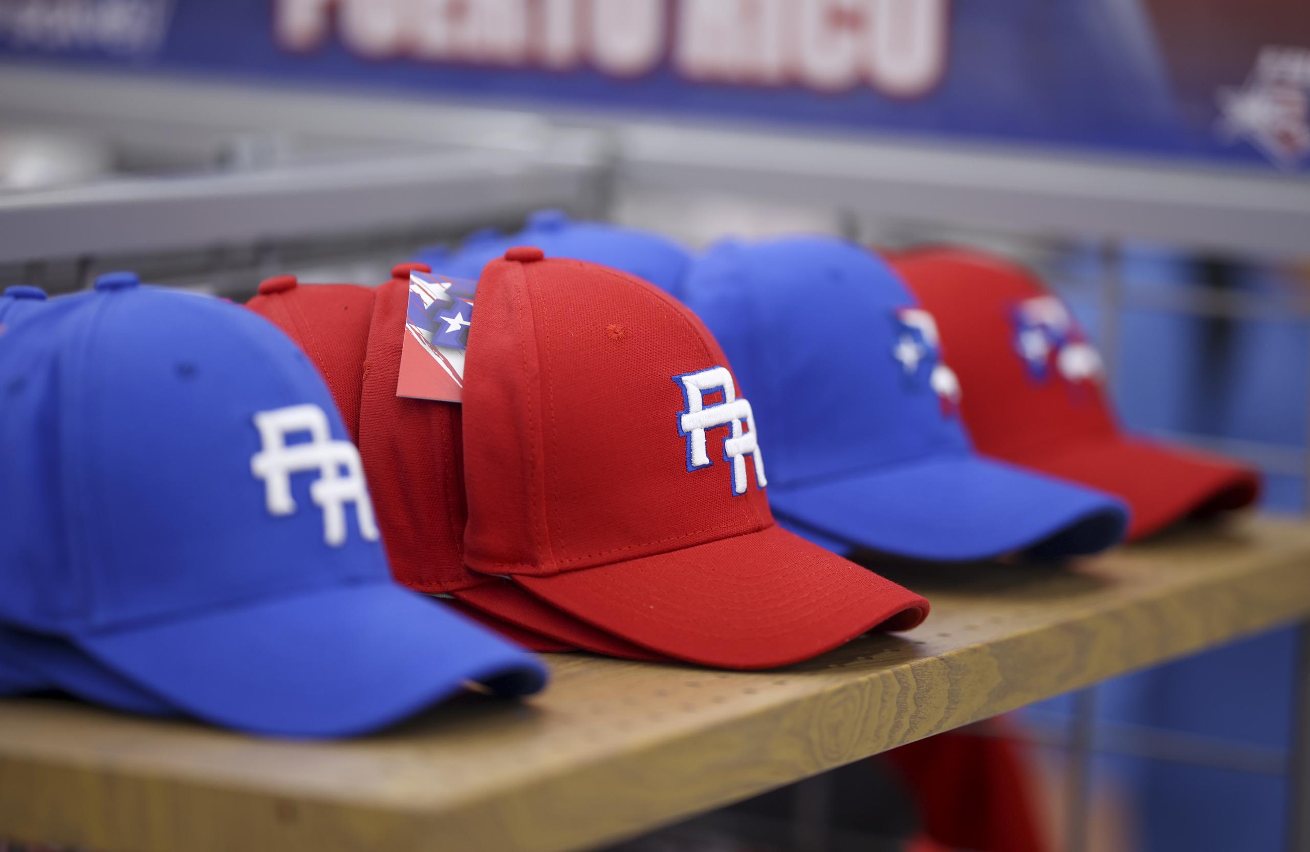 Entre los productos están gorras bordadas con el logo del equipo patrio.