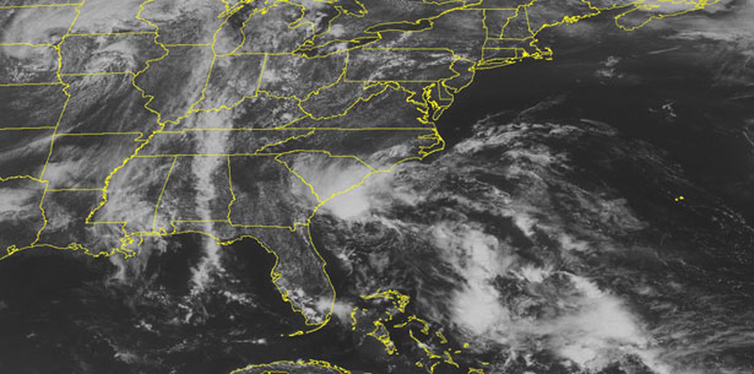 La tormenta tropical Bonnie se localiza a 120 millas al sureste de Beaufort y a 125 millas al sur-sureste de Charleston, ambas en Carolina del Sur, estado en cuyas costas ya se registran fuertes lluvias. (AP)