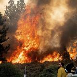 Oregon combate un gran incendio y pide ayuda exterior