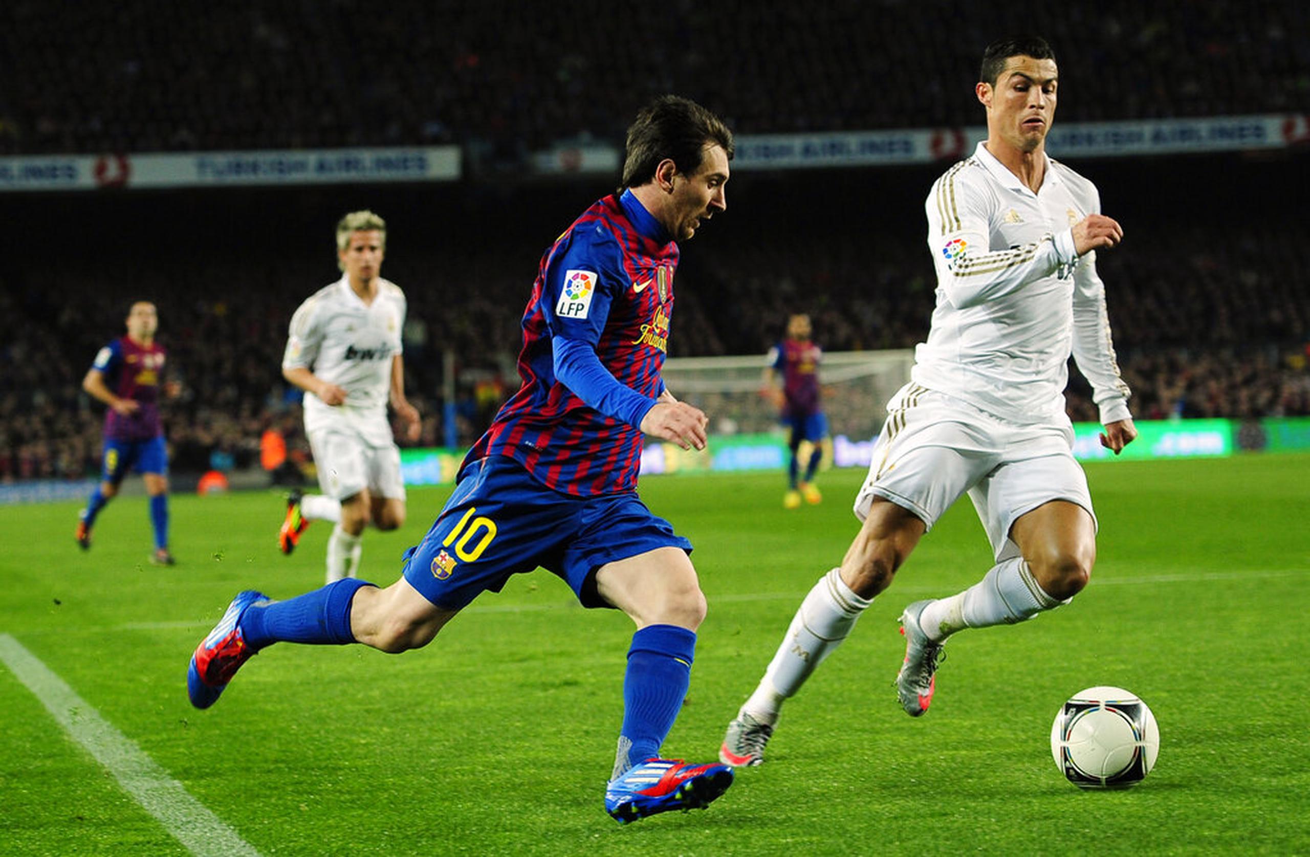 Lionel Messi y Cristiano Ronaldo compartieron la cancha múltiples veces como integrantes de Barcelona y Real Madrid, respectivamente.