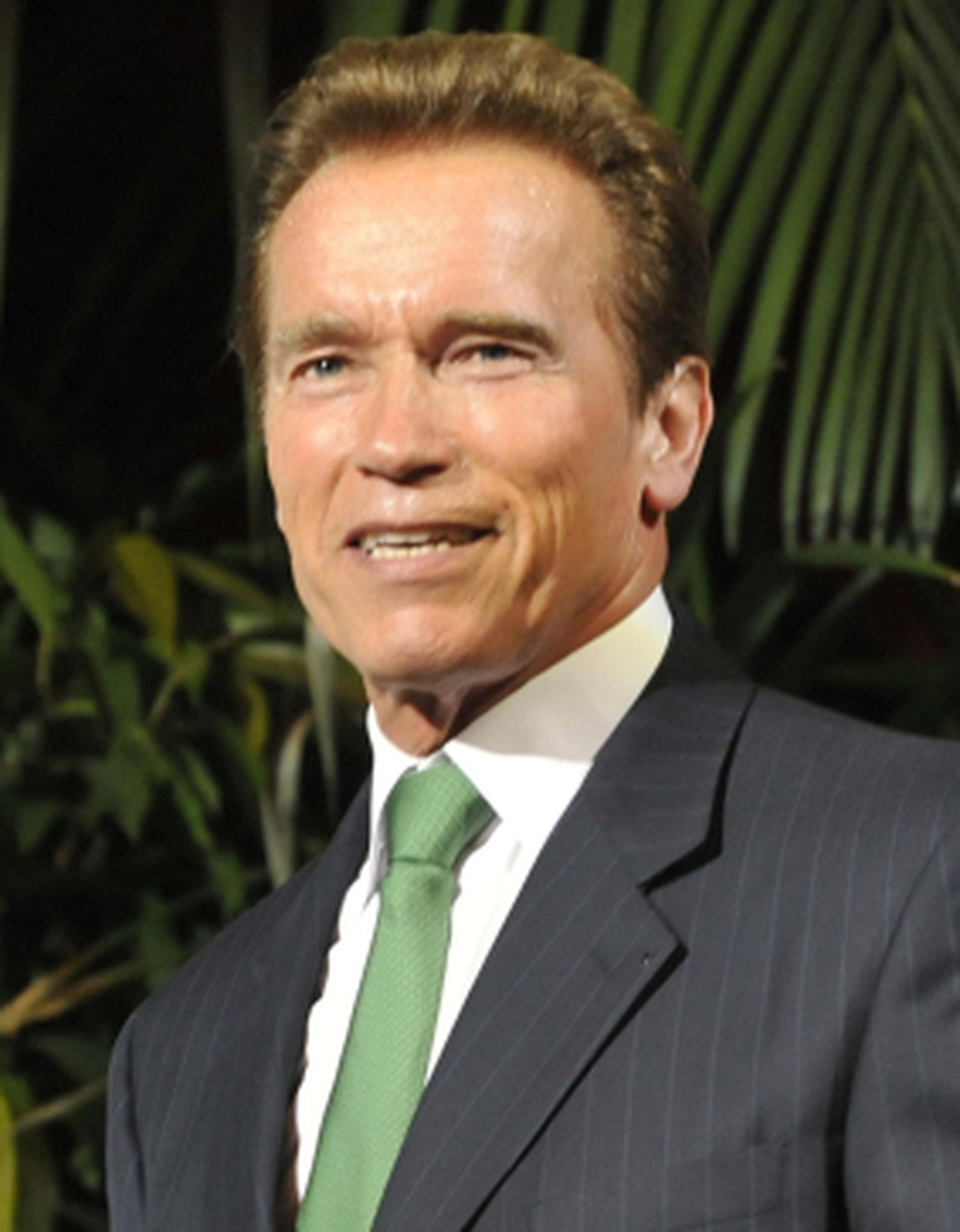 El Times dijo que Schwarzenegger, quien ha aparecido en las portadas de ambas revistas en más de 60 ocasiones, contribuirá con columnas y otros contenidos. (Archivo)
