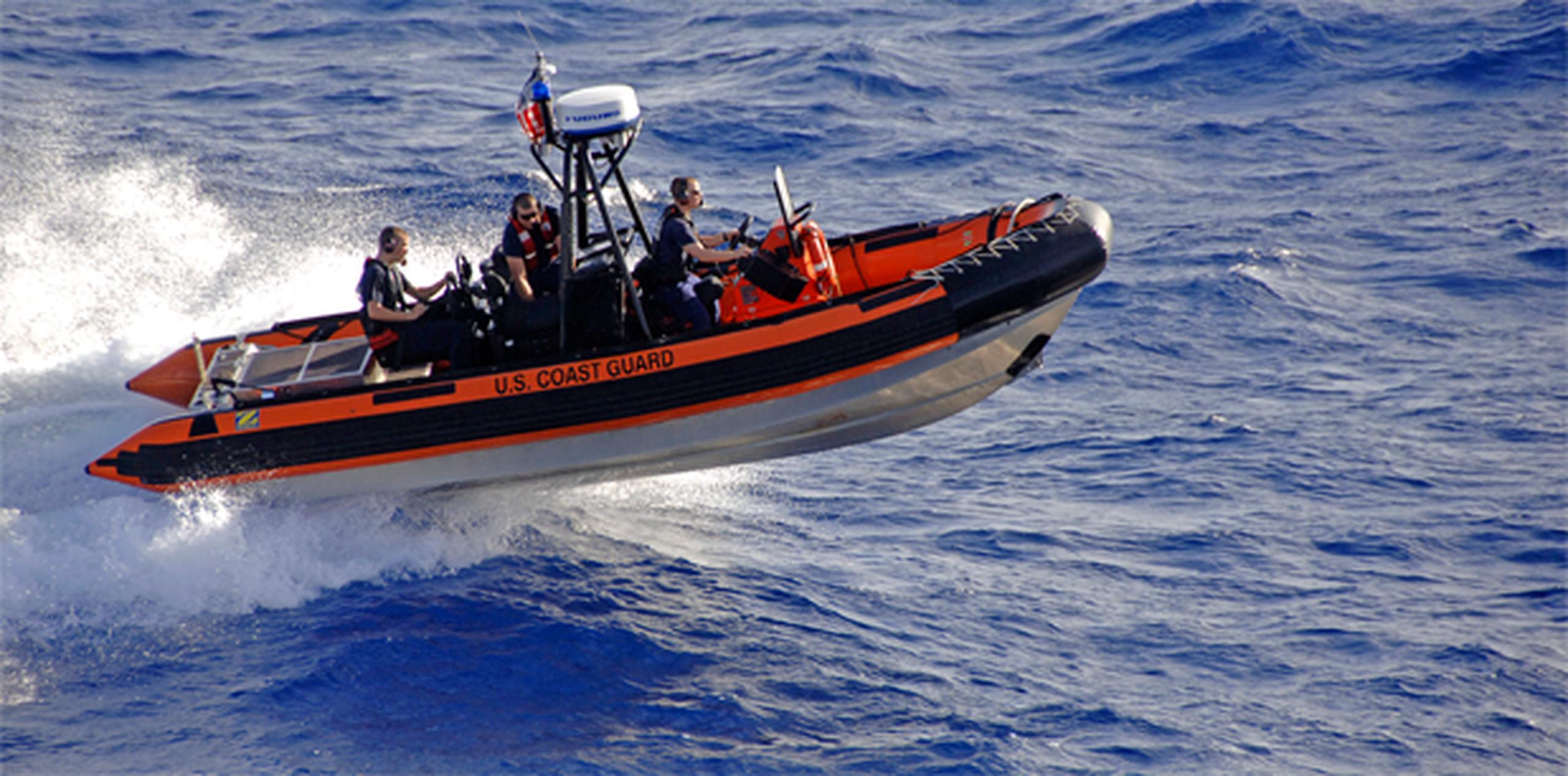 Un equipo de rescate de la Guardia Costera logró rescatar con vida a dos de los ocupantes.  (Archivo)