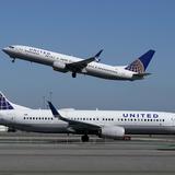 United Airlines pide a sus empleados vacunarse o serán despedidos