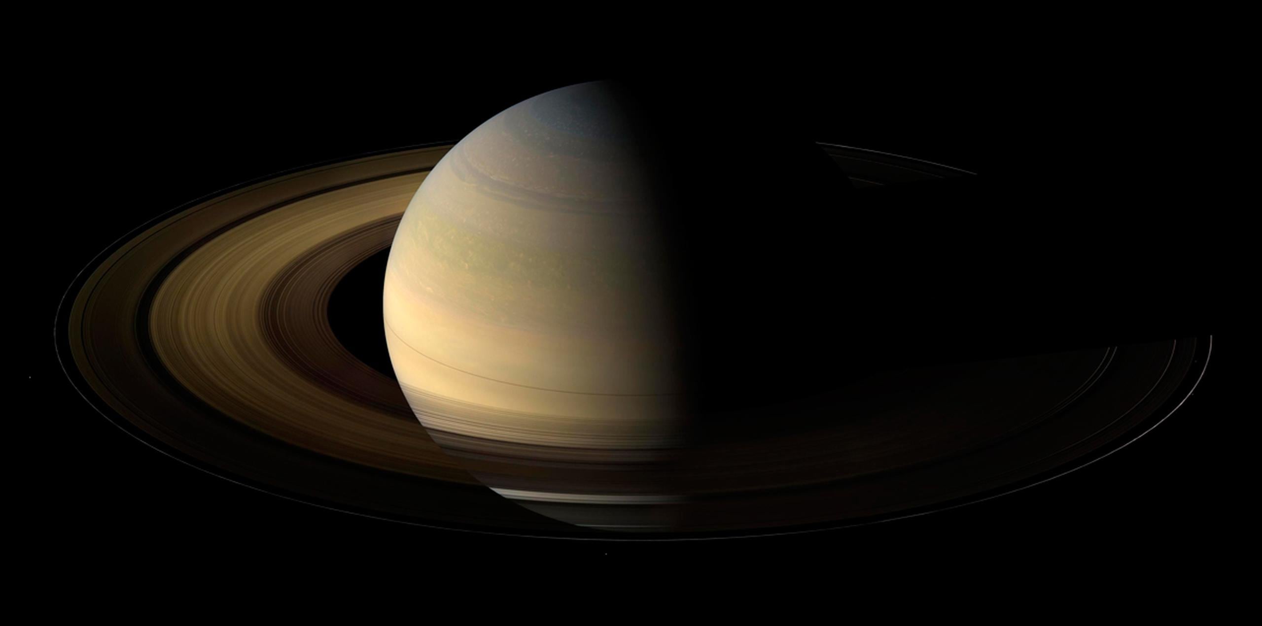 En esta imagen del 12 de agosto de 2009 distribuida por la NASA se ve Saturno en su equinoccio, visto desde la sonda Cassini. (NASA)