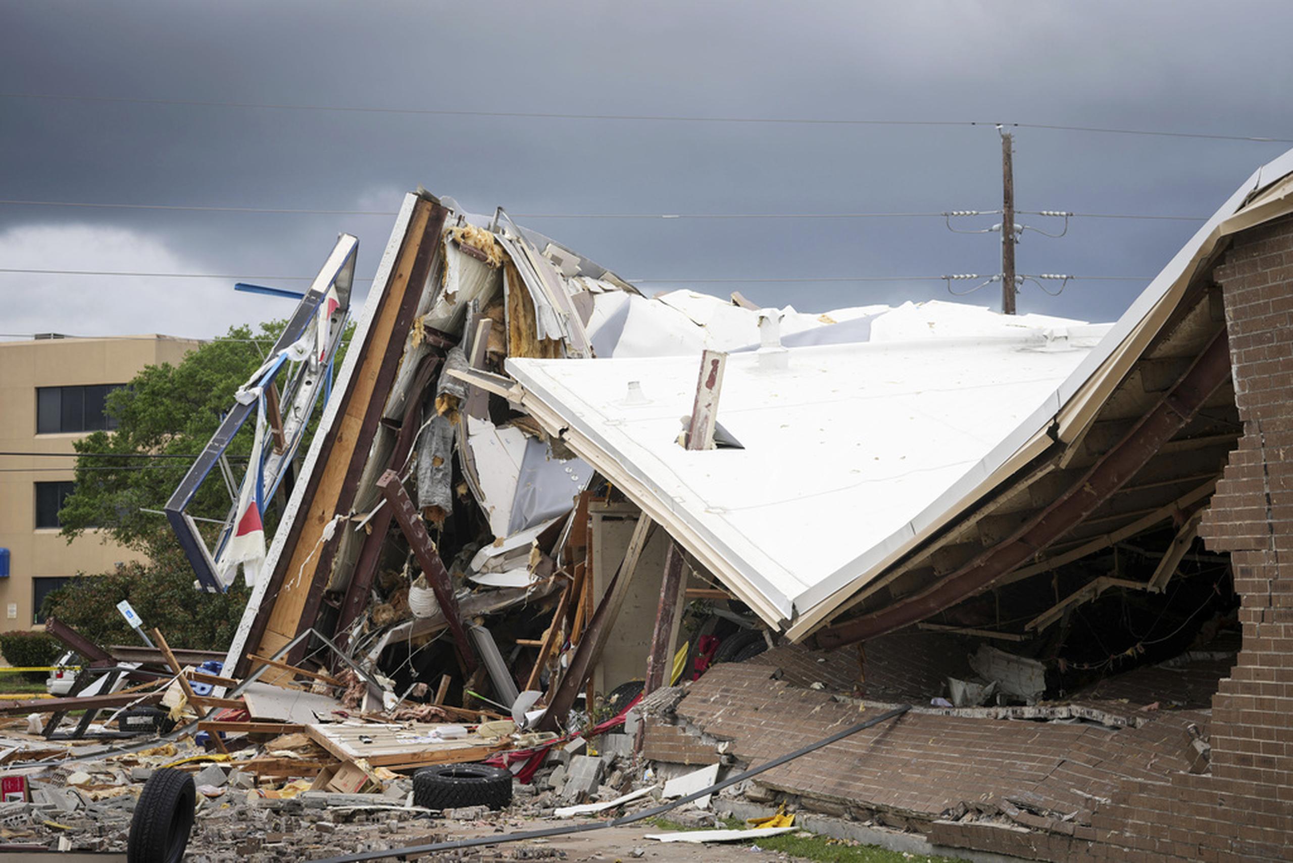 Daños causados por un tornado el 10 de abril de 2024 en Katy, Texas.
