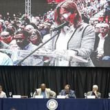 Boricuas llevan su descontento ante los congresistas en el Roberto Clemente