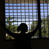 Denuncian menor haitiana fue violada por oficial de inmigración en la República Dominicana