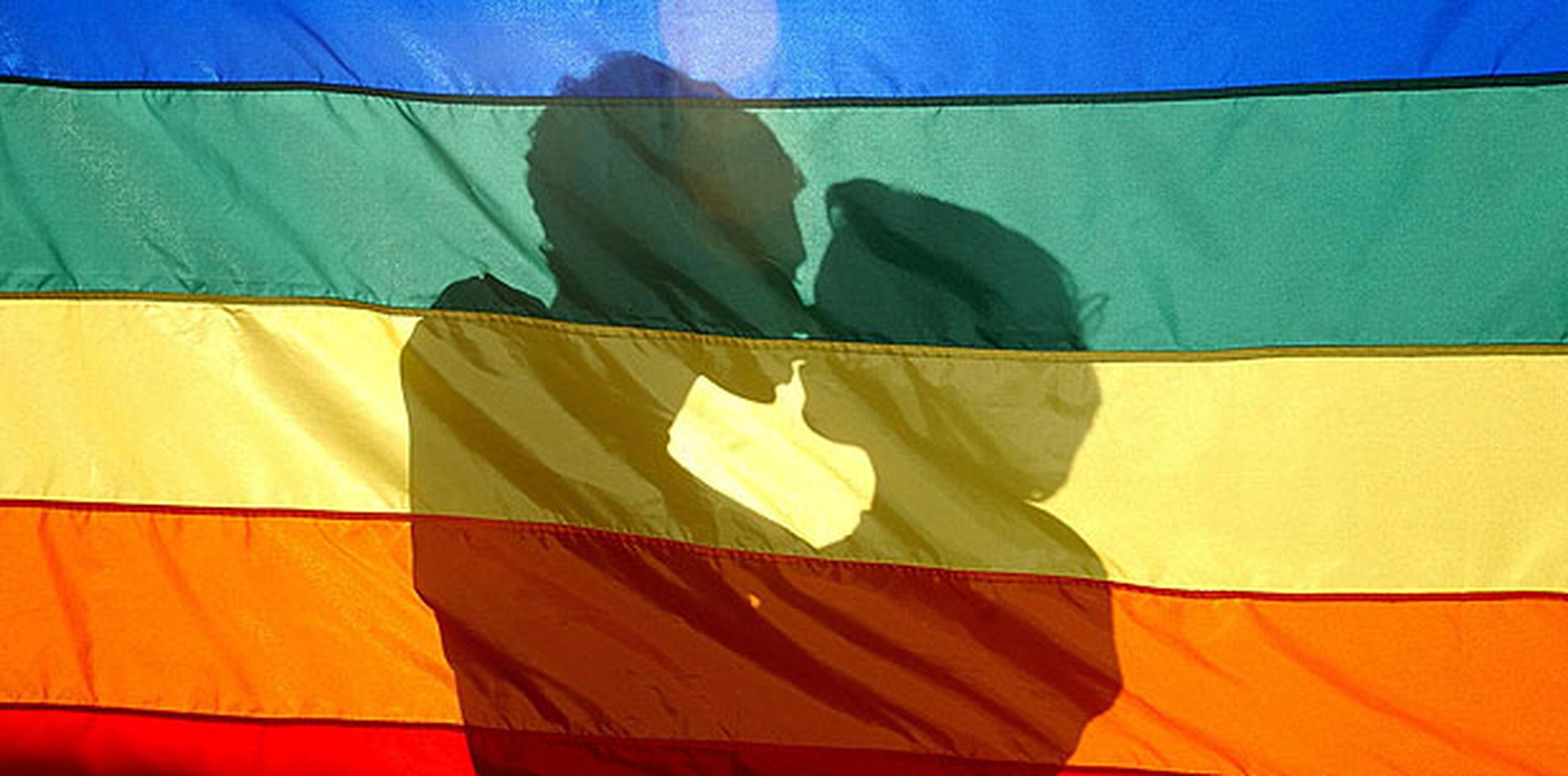 La Corte Constitucional dijo que las restricciones a los enlaces gays se levantarán a finales de 2018. (Archivo)