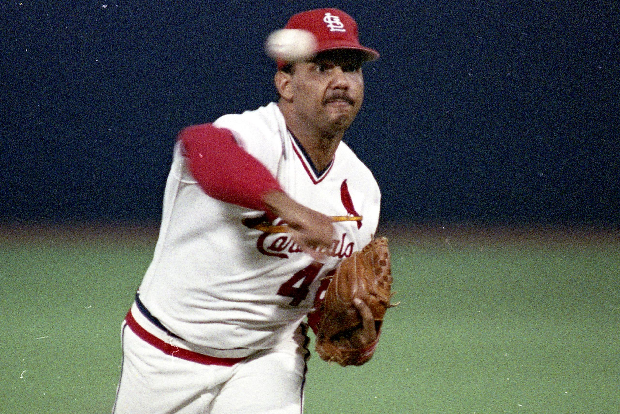José De León tuvo sus mejores años en las Mayores con los Cardinals de San Luis en partes de la década del 1980 y 1990.