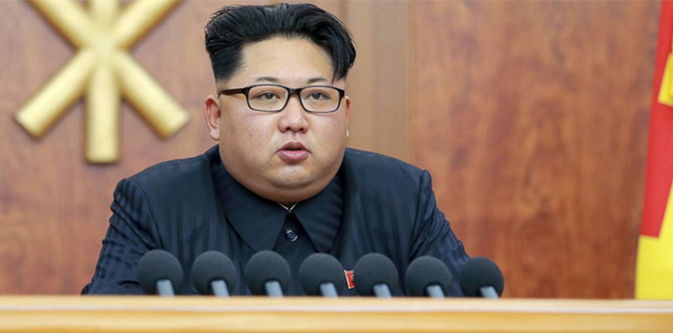 Si Corea del Norte logra desarrollar la tecnología necesaria para lanzar misiles desde submarinos plenamente operativos, se trataría de un enorme salto armamentístico. En la foto, el dictador Kim Jong-un. (Archivo)