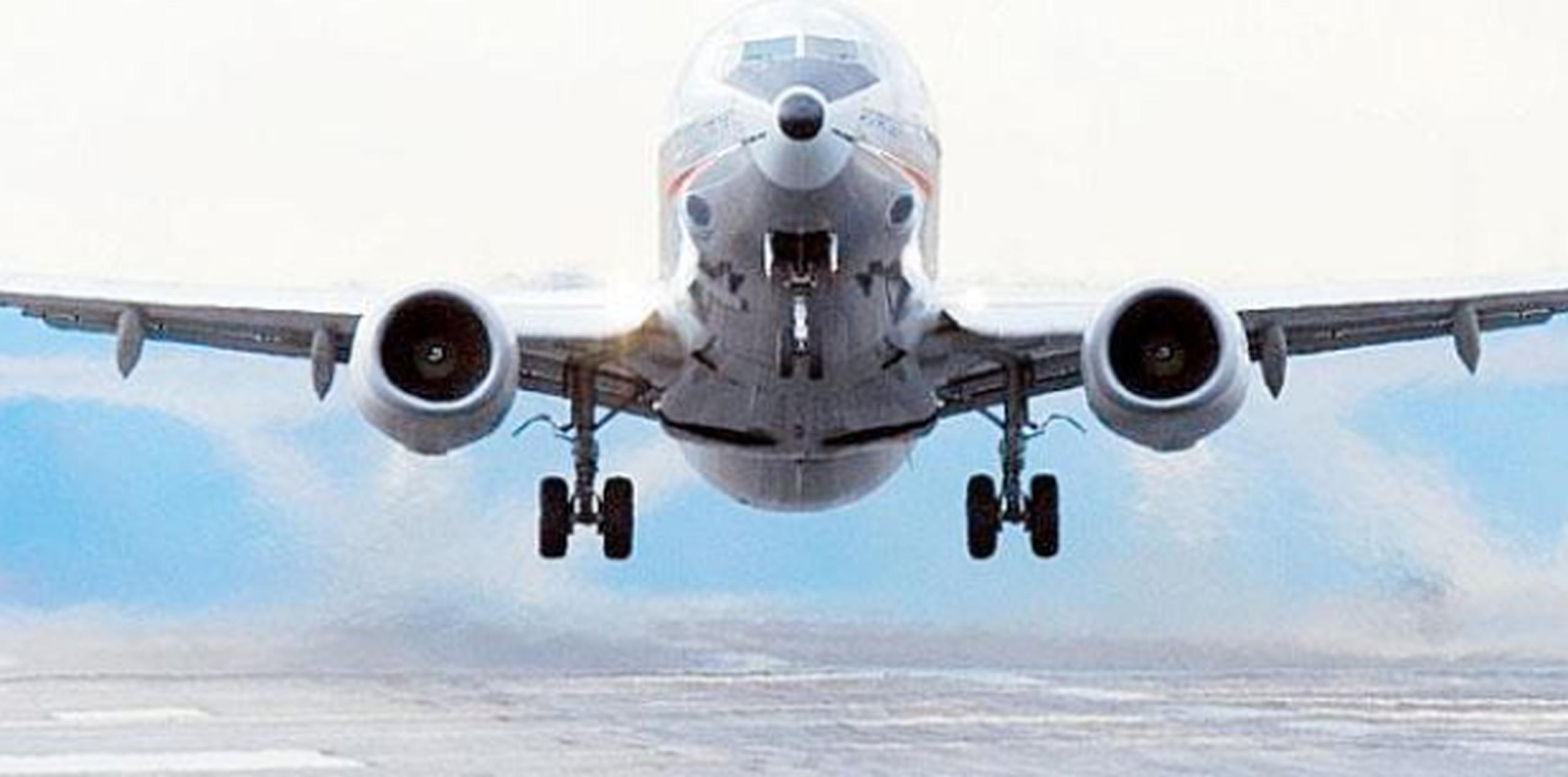 Air Transat realiza vuelos chárter y regulares entre Canadá y varios destinos europeos y caribeños. (Archivo)